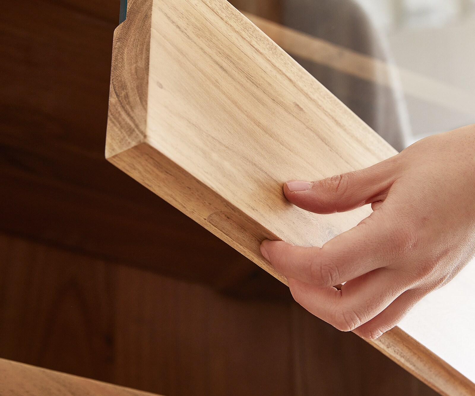 Витрина Live-Edge 60x190 cm Акация естествен дървесен ръб 1 врата 2 чекмеджета масив 5