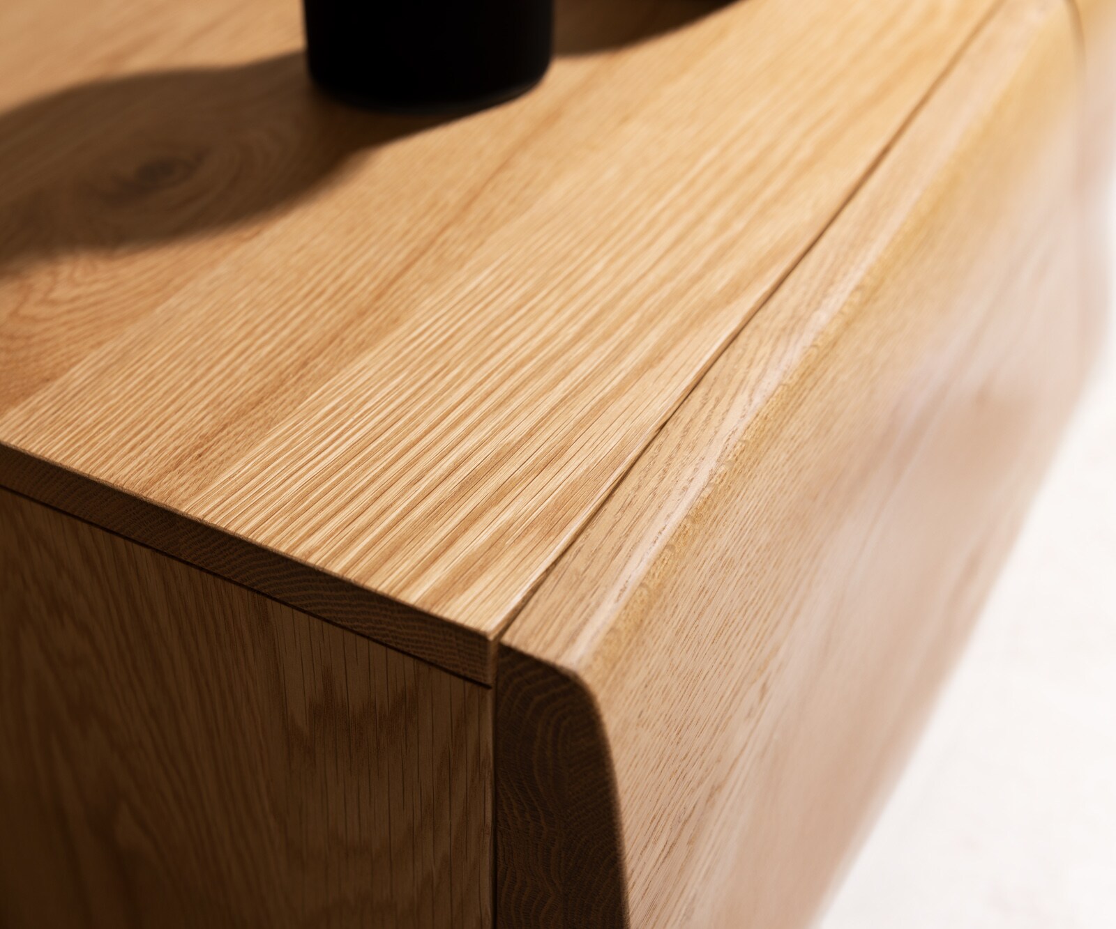 Шкаф New Live-Edge 145 cm естествен дъб 3 вратички метален бегач черен 8