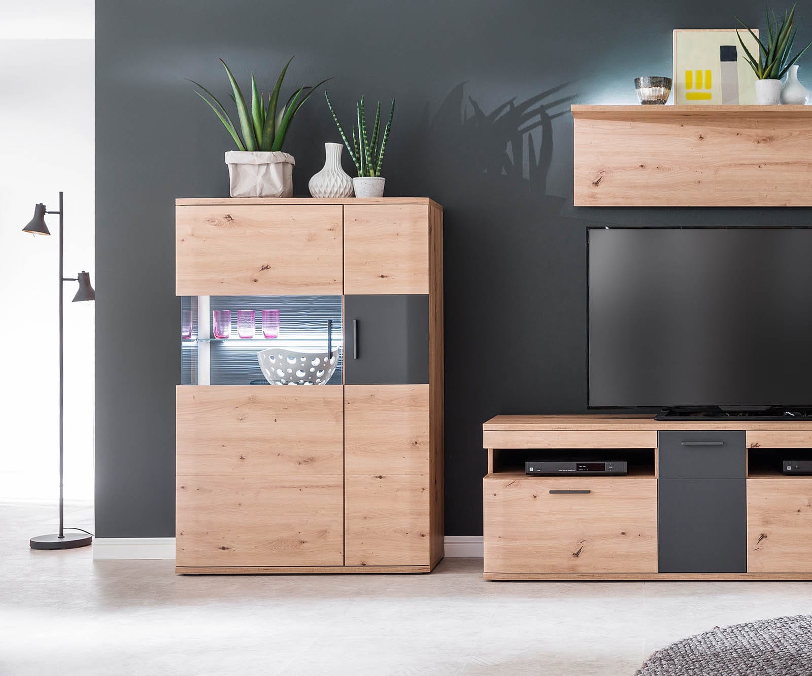 Висок шкаф 90 x 130 cm Дъб Визия Стъклена витрина 3 Врати Farum 1 Висок шкаф 90 x 130 cm Дъб Визия Стъклена витрина 3 Врати Farum 1