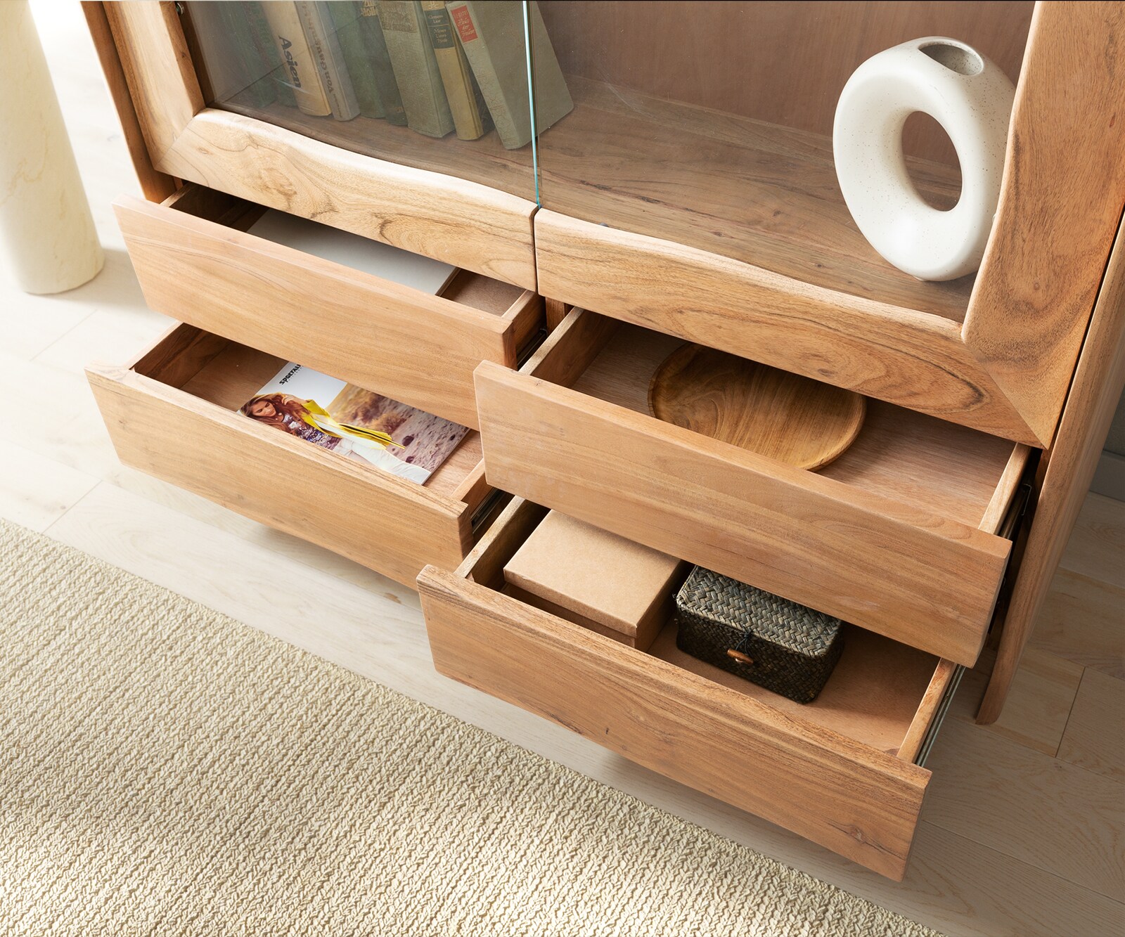 Витрина Live-Edge 120x190 cm естествена акация 2 врати 4 чекмеджета масив 5