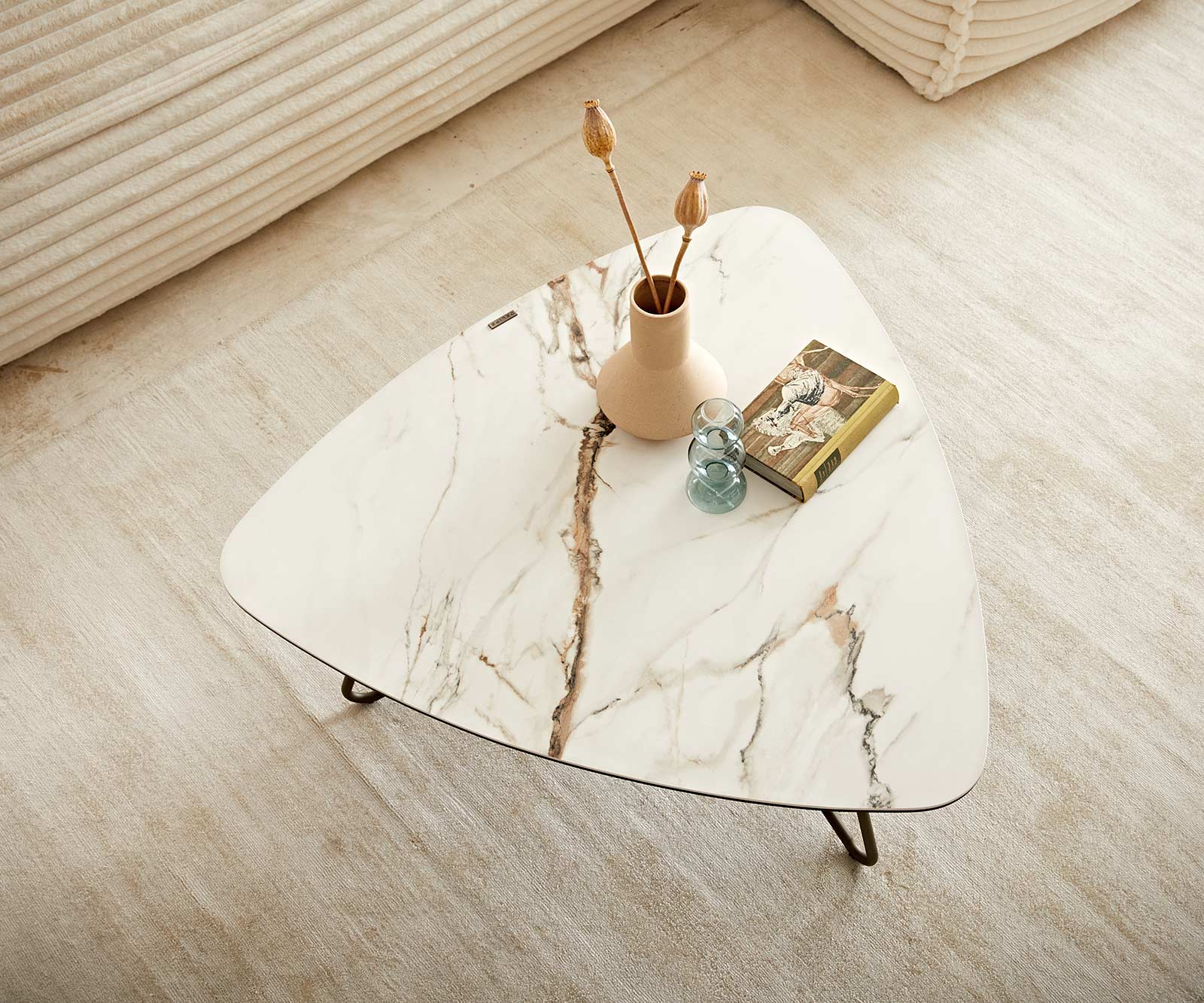 Холна маса Ekrem 88x85 см Керамика Calacatta Luxe бял-златисто-сиво,  Метални огънати кръгли крака с ефектен финиш Titan  4