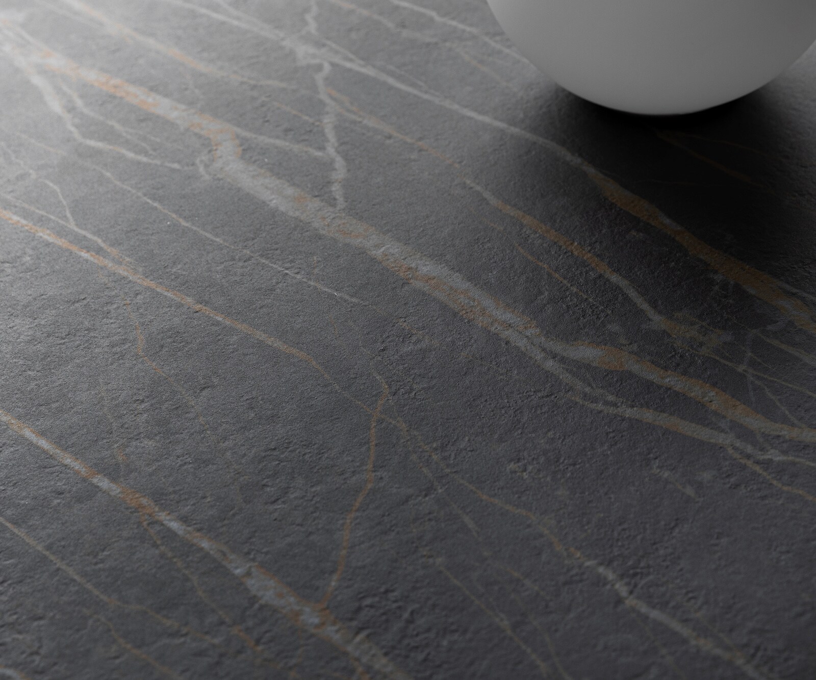 Масичка за кафе Edge Round 90x90 cm Ceramic Laminam® Noir Desir Brown Parabi Metallic Silver 4