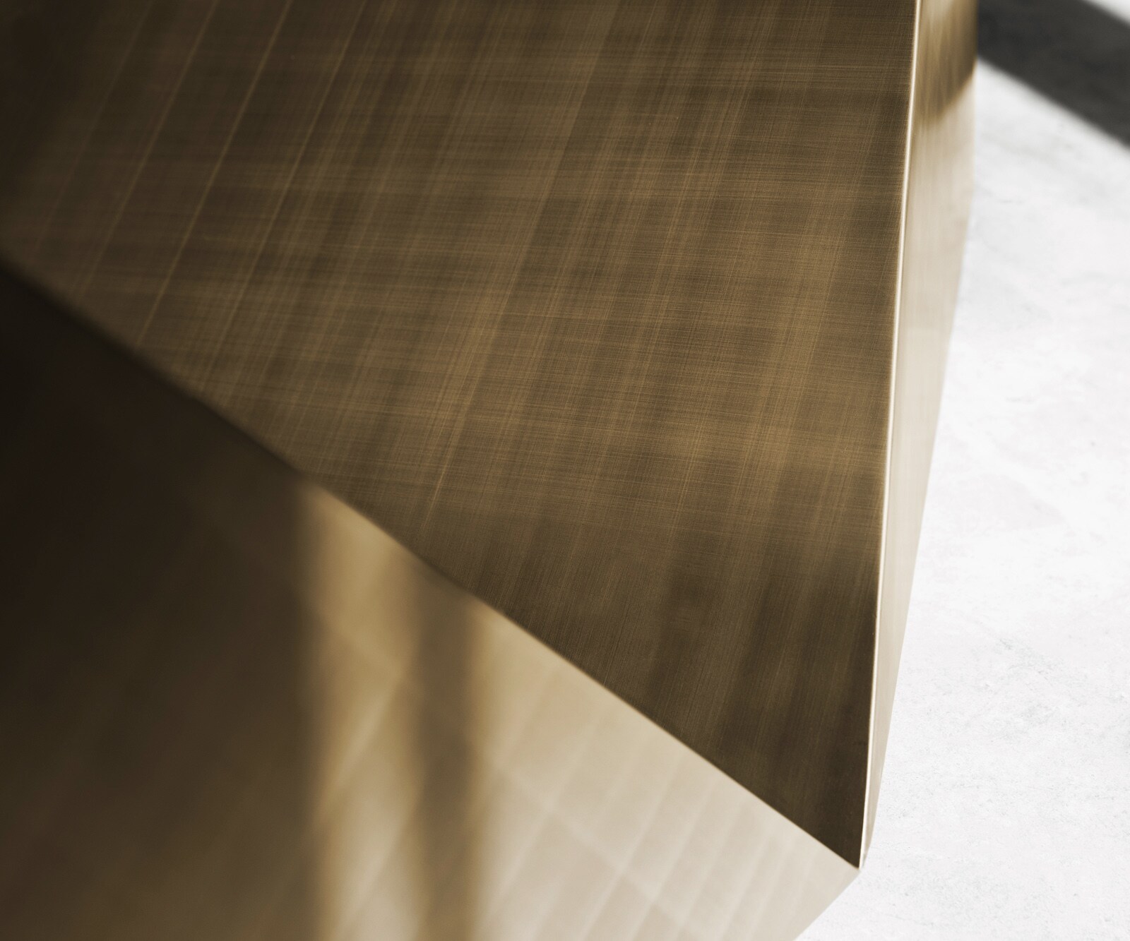 Трапезна маса Edge Oval 280x130 Ceramic Laminam® Emperador Extra Lucidato Dark brown Prisma Metallic Gold 6