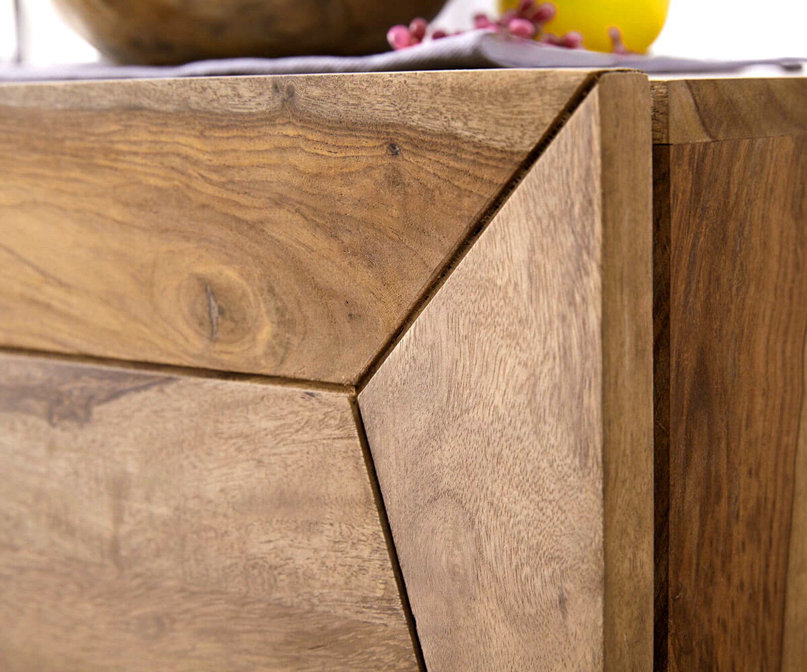 Дизайнерски ТВ шкаф Wyatt 175 cm sheesham natural 2 врати 1 капак 1