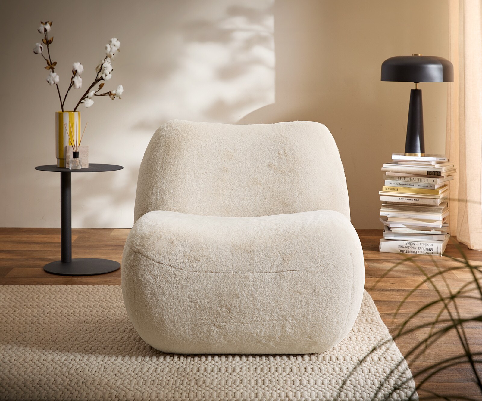 Стол за отдих Zena 75x85 cm плюшен крем-бял 1