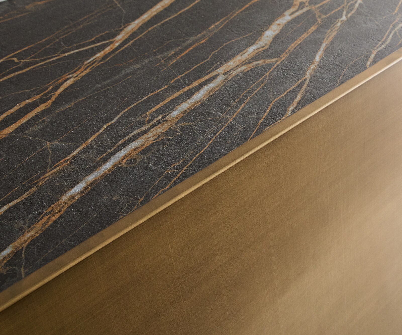 Шкаф Kazu 220 cm Metallic Gold 4 врати Ceramic Laminam®Noir Desir Brown 3