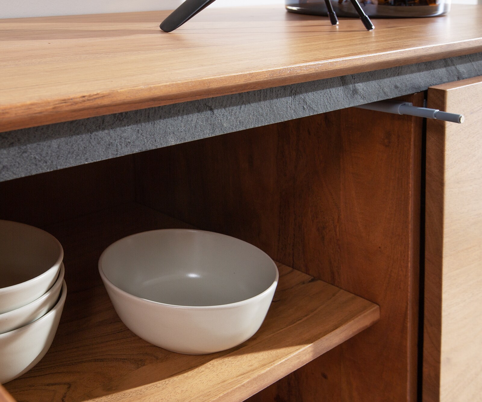 Бюфет 145 cm Акация Натурал 3 Врати каменен фурнир V-Крак Stonegrace 4 Бюфет 145 cm Акация Натурал 3 Врати каменен фурнир V-Крак Stonegrace 4