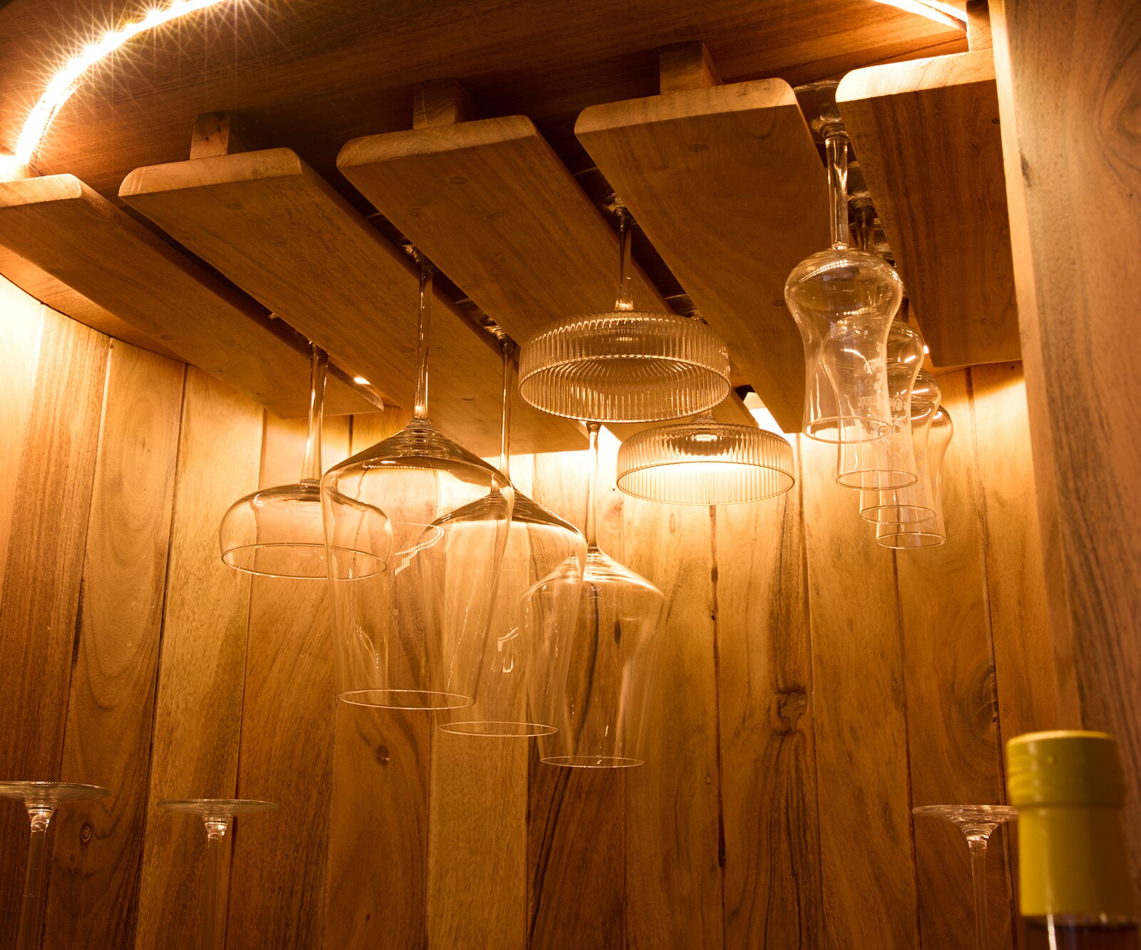 Бар шкаф Tulsa 80x190 см акация, естествено LED осветление, Шкаф за вино 7