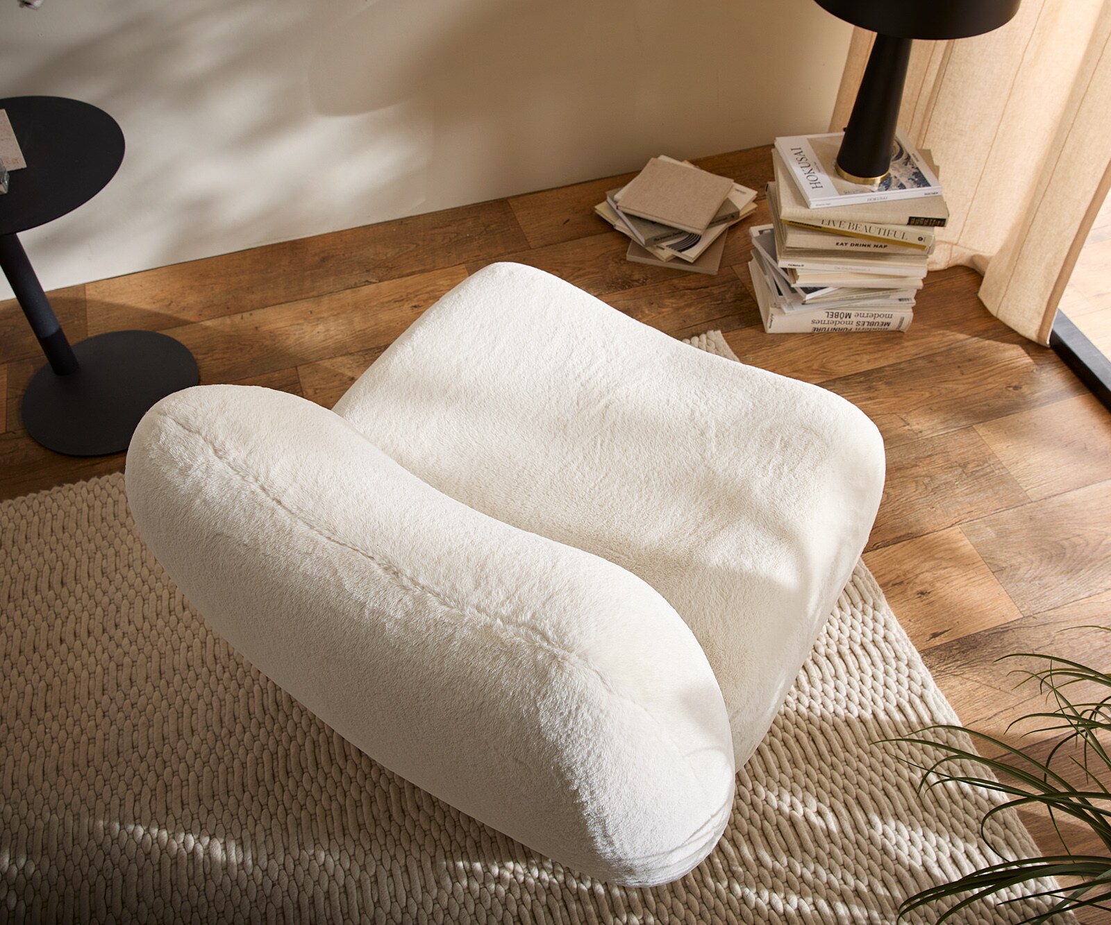 Стол за отдих Zena 75x85 cm плюшен крем-бял 3