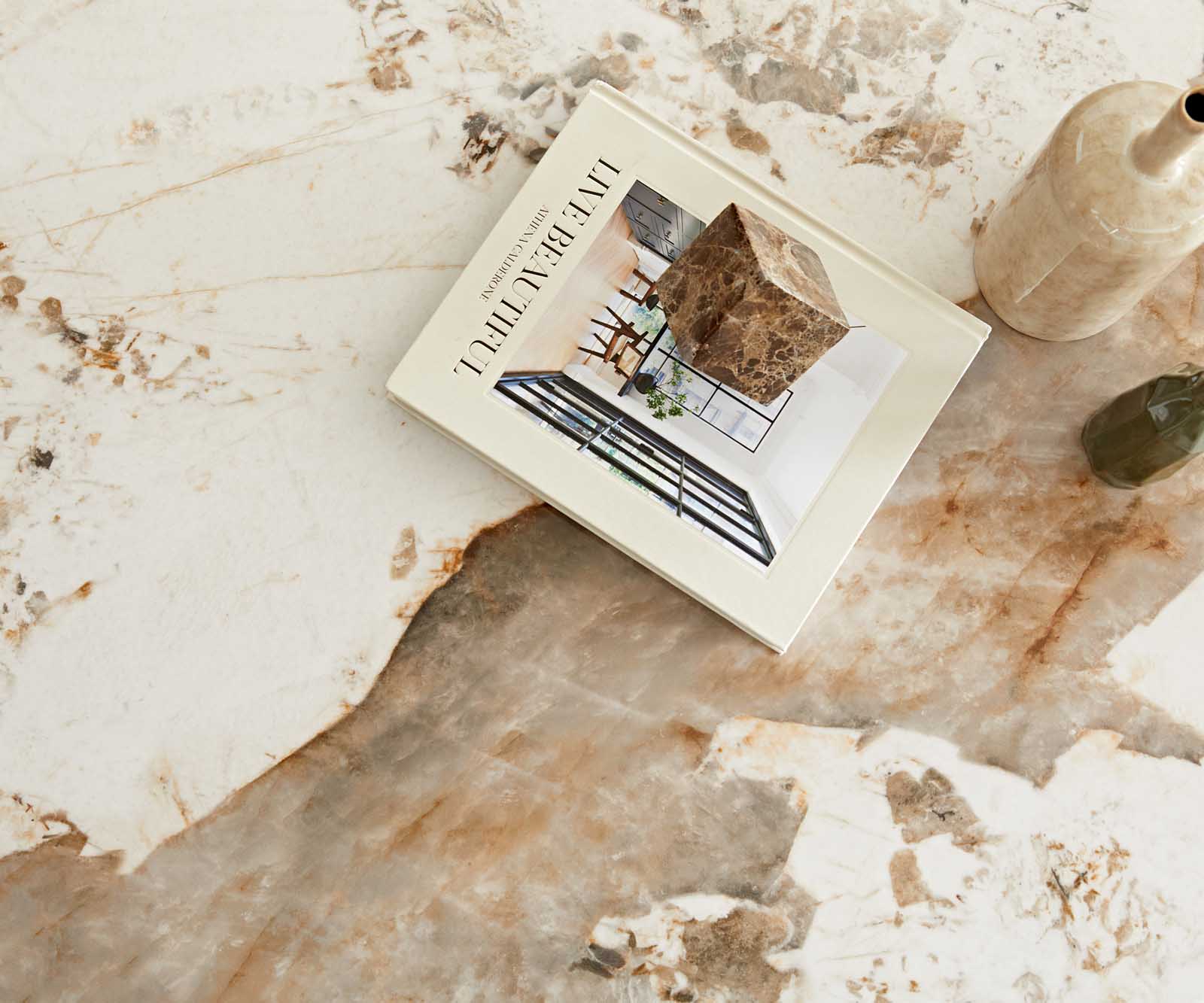 Холна маса 140x80 cm Керамика Minas Melange бял-бежов Основа Ефектен финиш Titan Vibana 2 Холна маса 140x80 cm Керамика Minas Melange бял-бежов Основа Ефектен финиш Titan Vibana 2