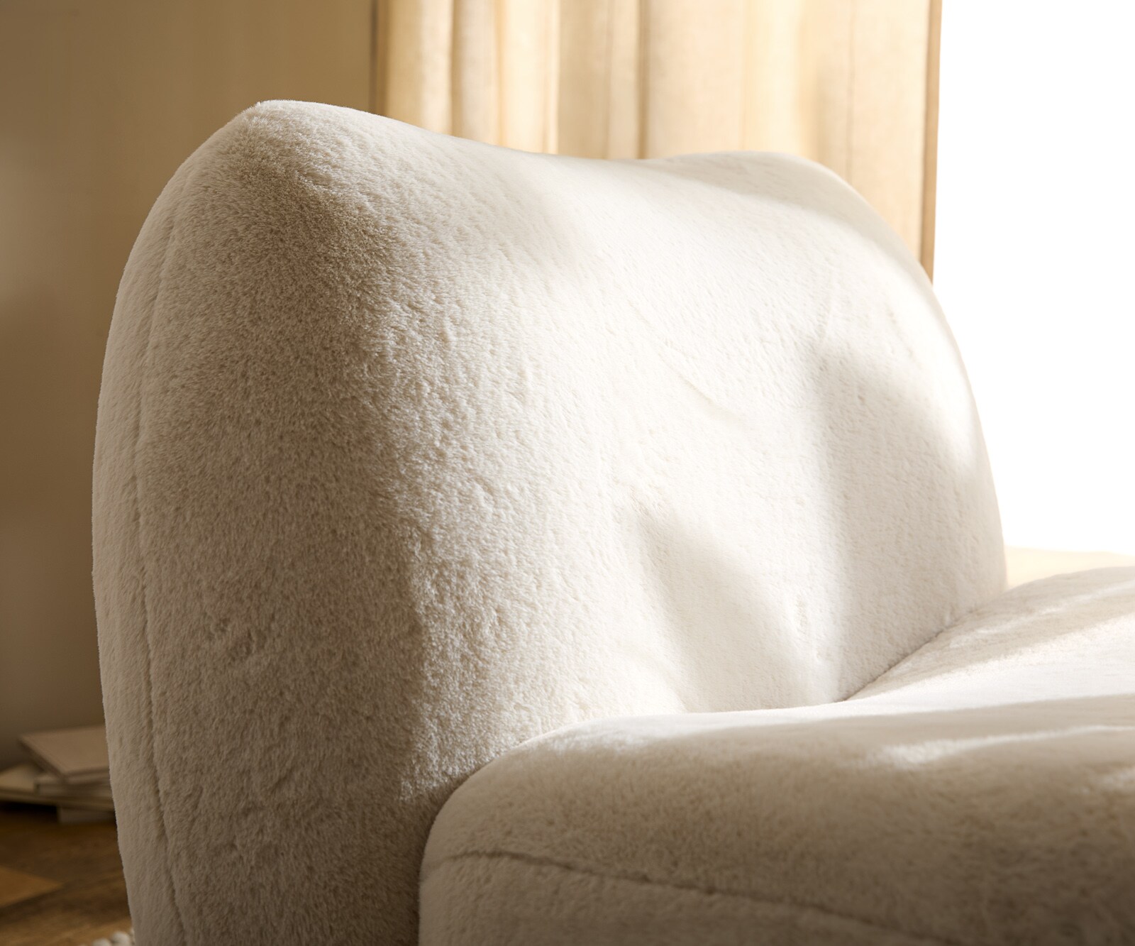 Стол за отдих Zena 75x85 cm плюшен крем-бял 5