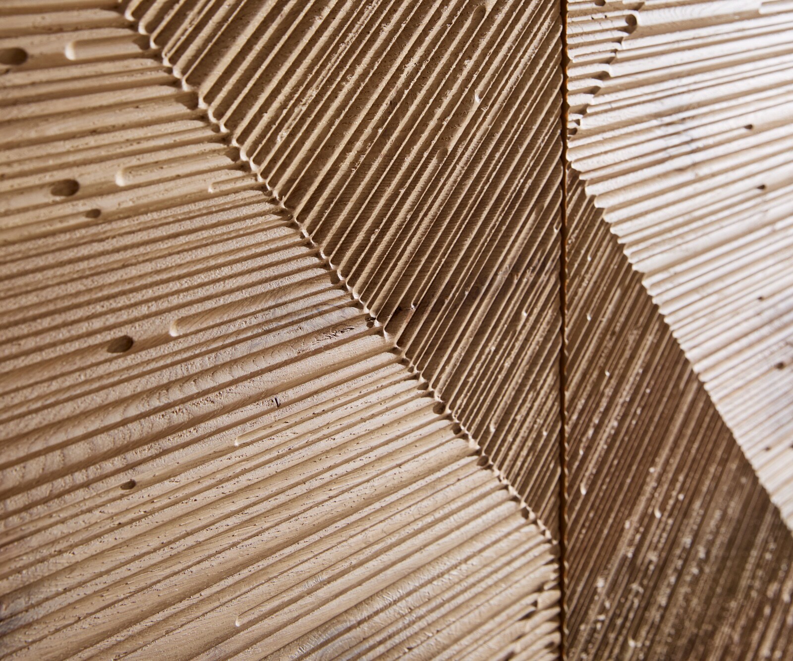 Шкаф Tereos 200 cm естествен дъб 3D ефект 4 вратички с бягаща линия от матирана неръждаема стомана 1