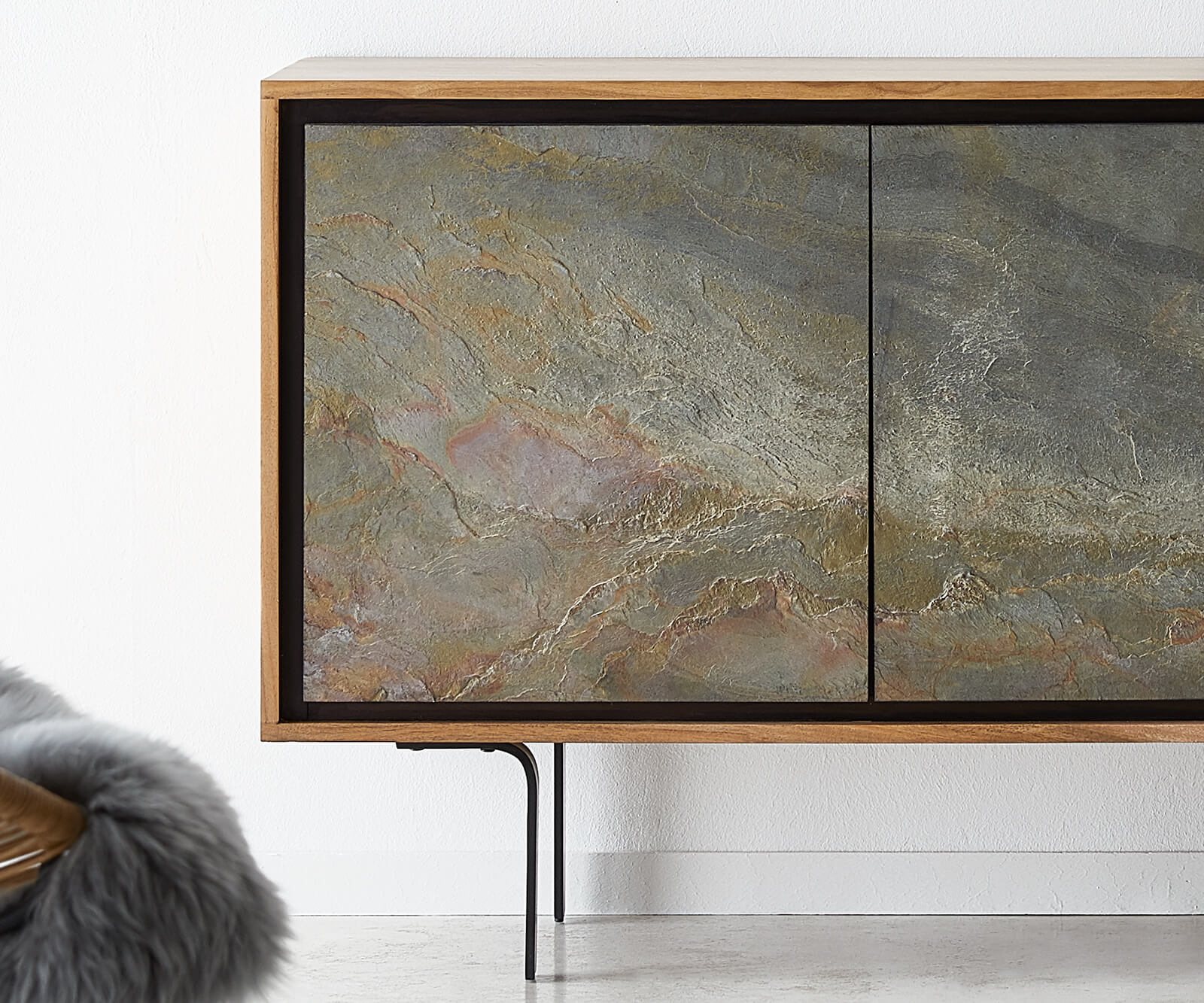 Бюфет Juwelo 150 cm, 2 вратички, 3 чекмеджета, Масив Акация с каменен фурнир 4