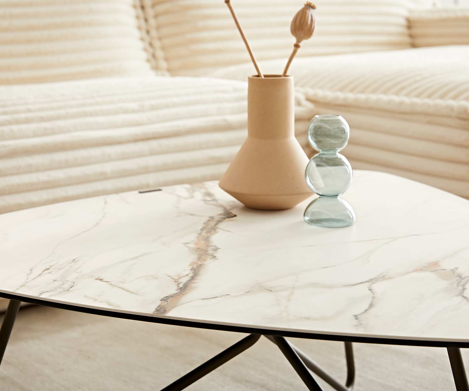 Холна маса Ekrem 88x85 см Керамика Calacatta Luxe бял-златисто-сиво,  Метални огънати кръгли крака с ефектен финиш Titan  5