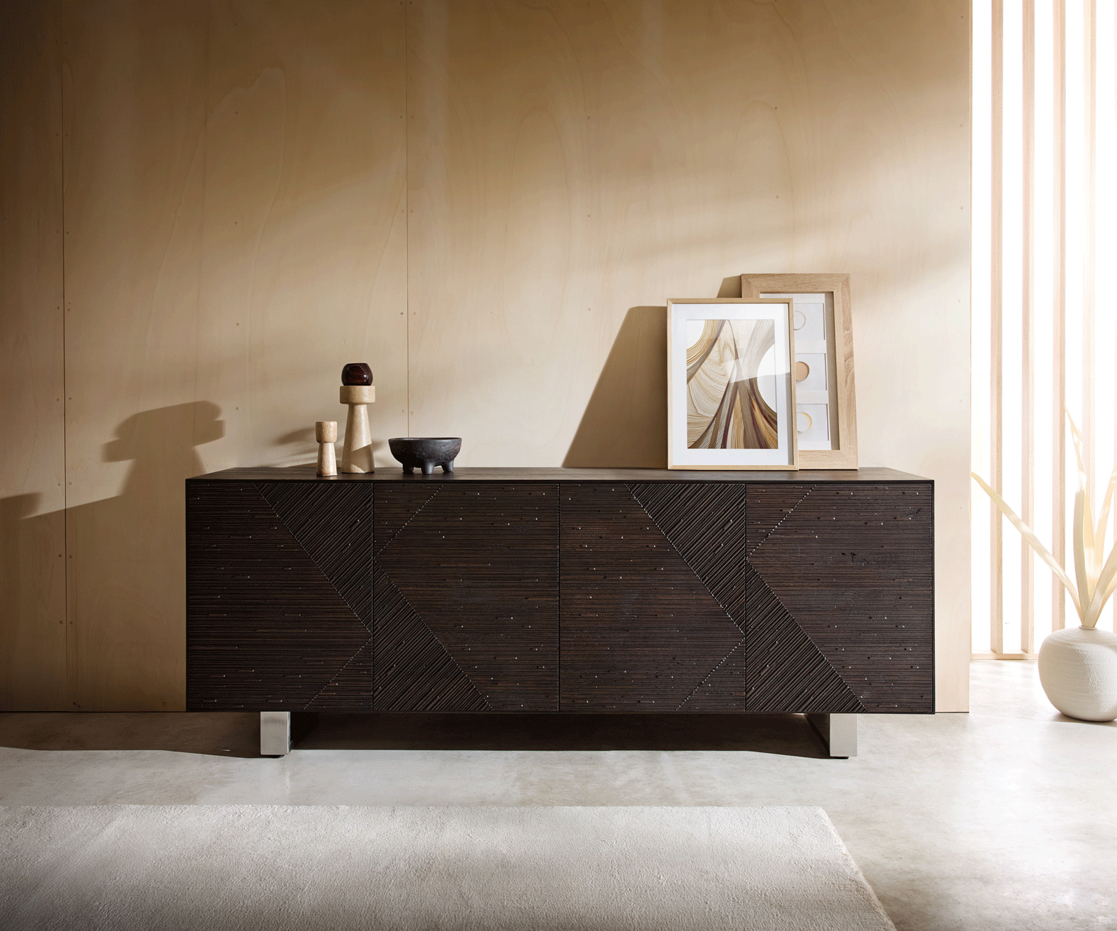 Шкаф Tereos 200 cm тъмнокафяв ясен 3D ефект 4 вратички с бягаща линия от неръждаема стомана 4