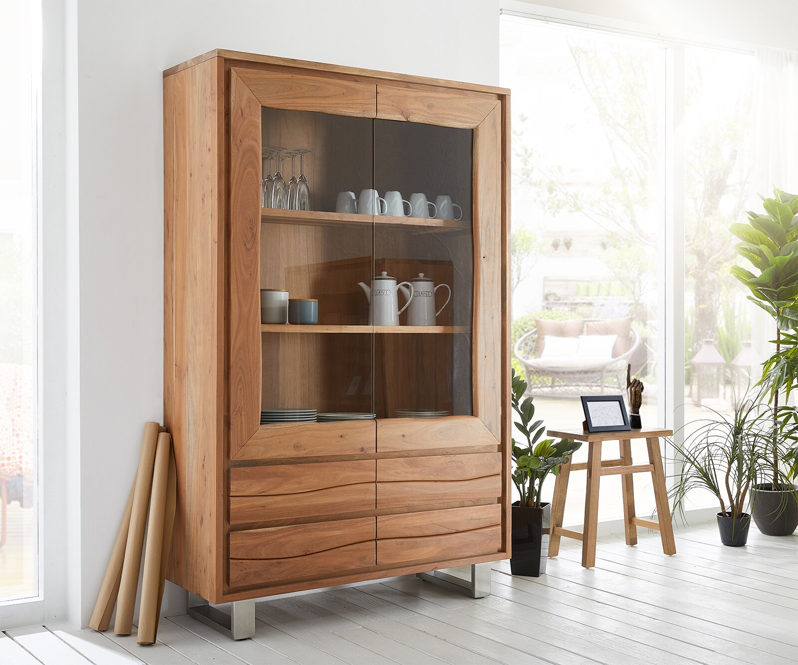 Витрина „Highboard“ с естествени ръбове, стъкло, масивно дърво и крака от неръждаема стомана 5