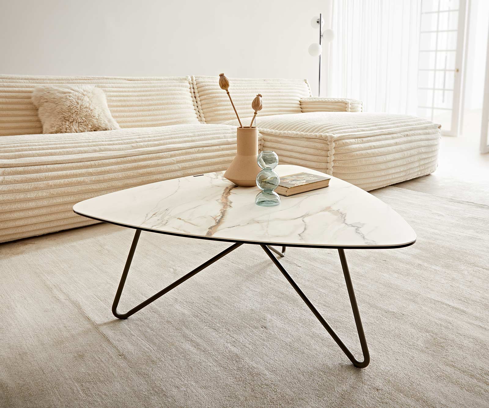 Холна маса Ekrem 88x85 см Керамика Calacatta Luxe бял-златисто-сиво,  Метални огънати кръгли крака с ефектен финиш Titan 