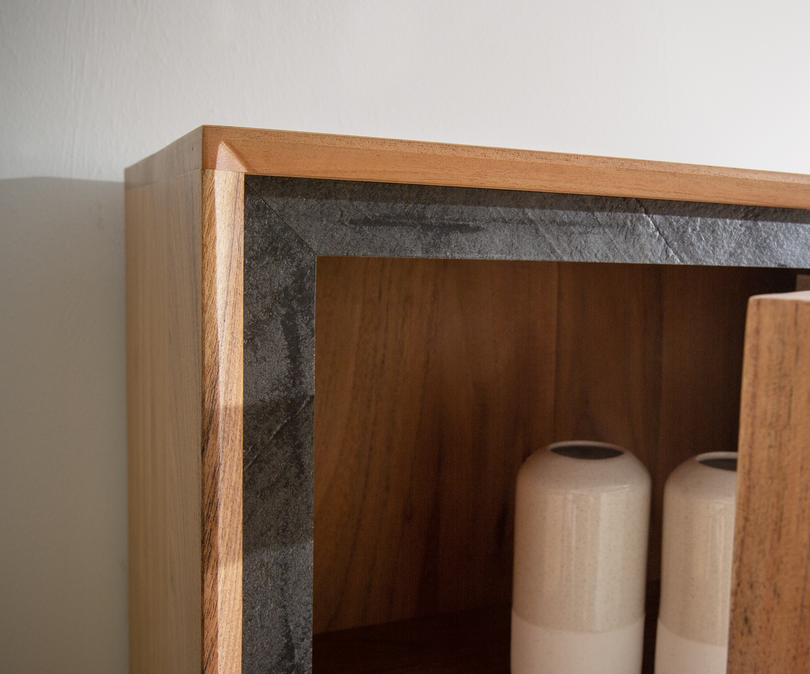 55x180 Акация Натурал 1 Врата 2 Чекмеджета каменен фурнир V-Крак Stonegrace 5  55x180 Акация Натурал 1 Врата 2 Чекмеджета каменен фурнир V-Крак Stonegrace 5