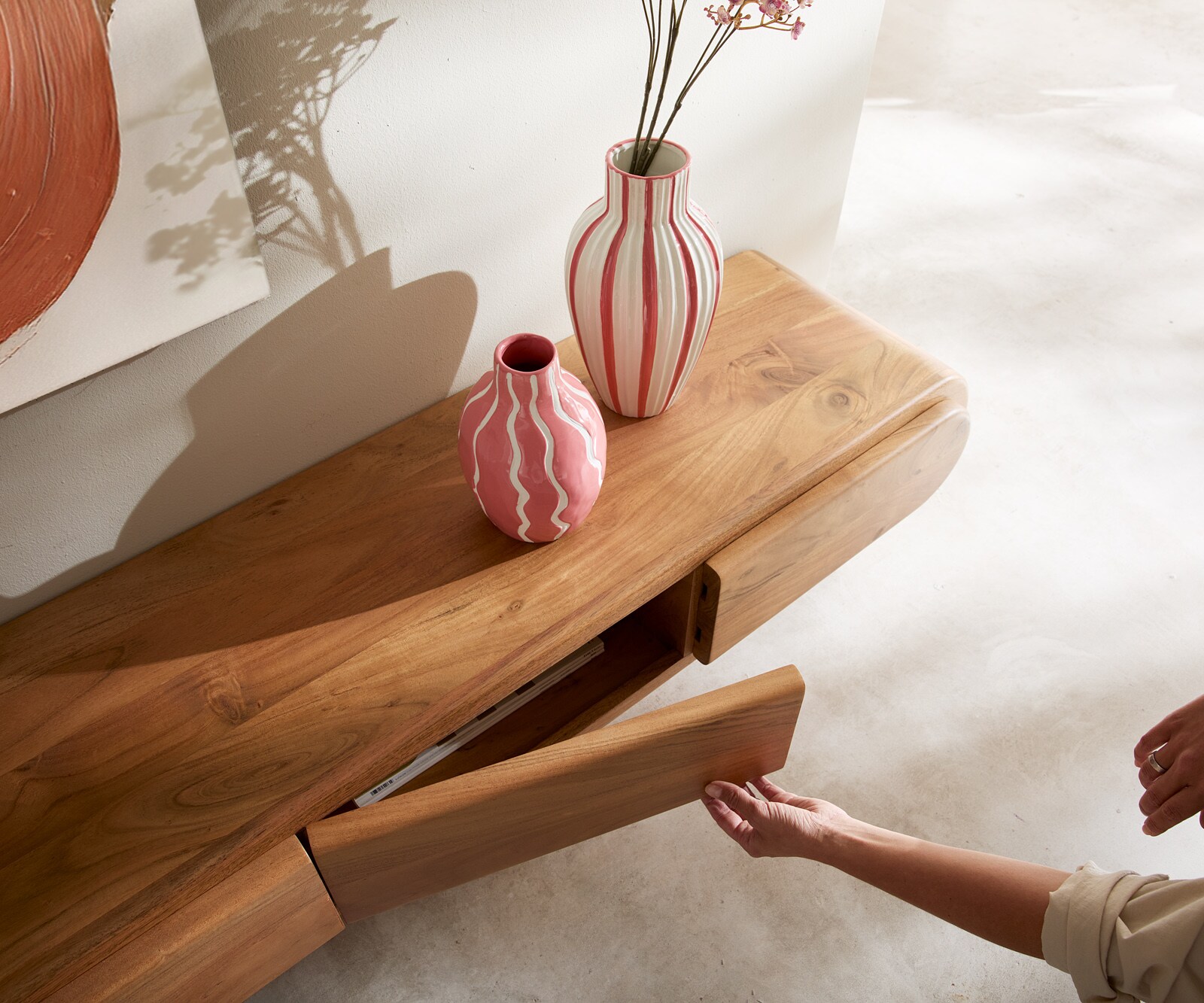 Нисък шкаф Sohara 175 см естествена акация 4 вратички L-фут сребро 3