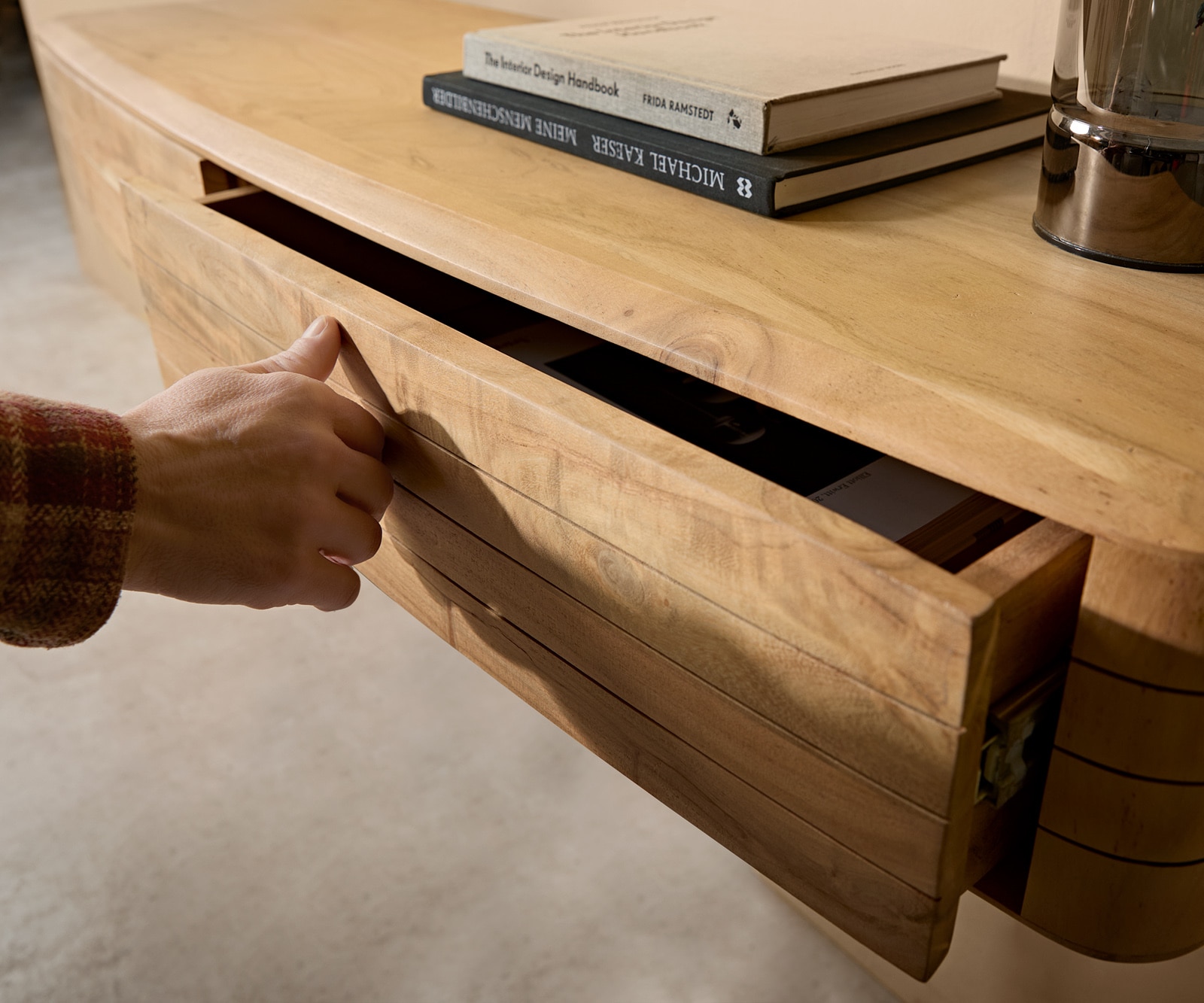 Конзолна маса Nagaru 125x40 cm акация Aura 2 чекмеджета плаващи 5 Конзолна маса Nagaru 125x40 cm акация Aura 2 чекмеджета плаващи 5