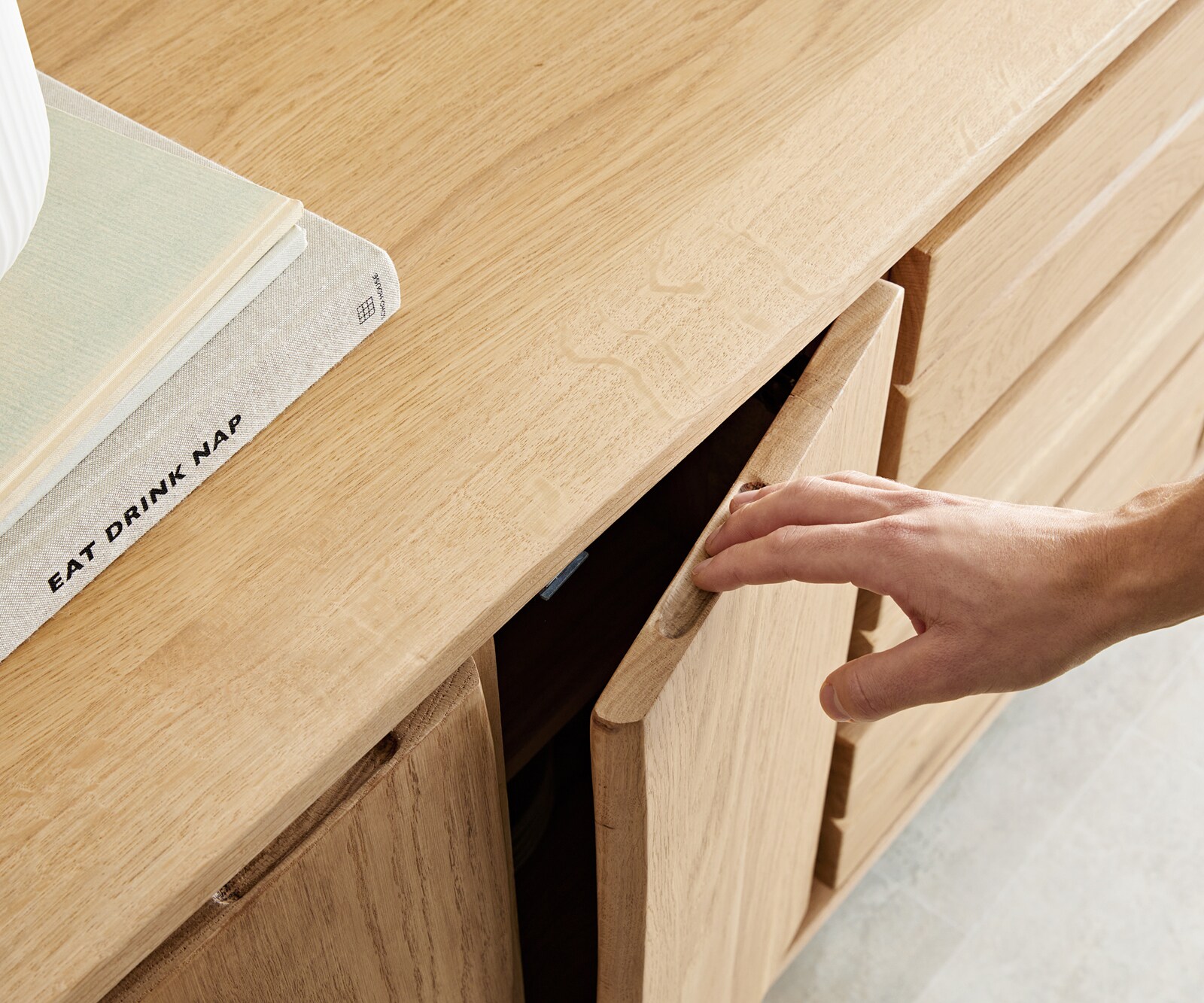 Бюфет Live-Edge 170 cm, естествен дъб 3 чекмеджета 4 врати 7