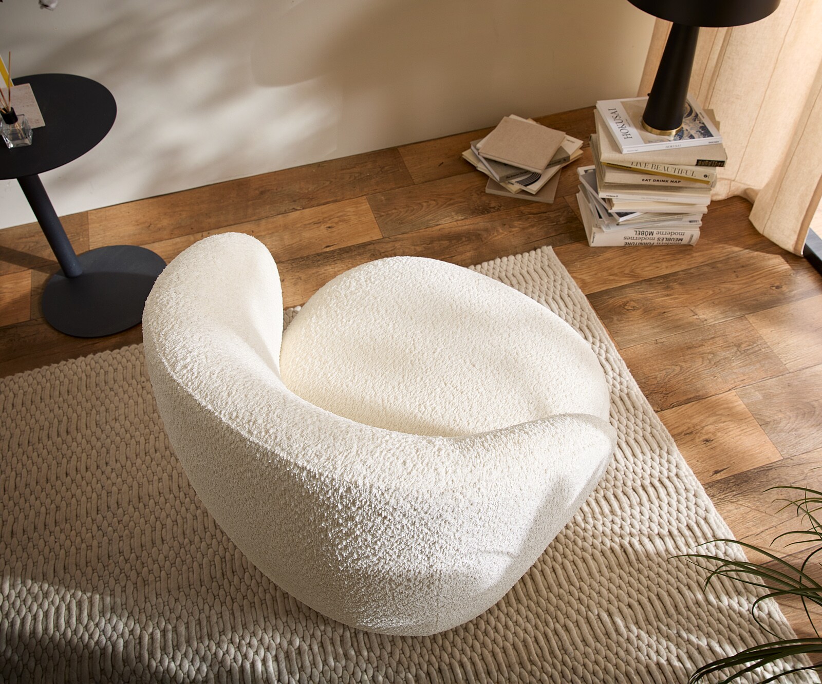 Стол за отдих Pulo 80x80 cm bouclé бял 3