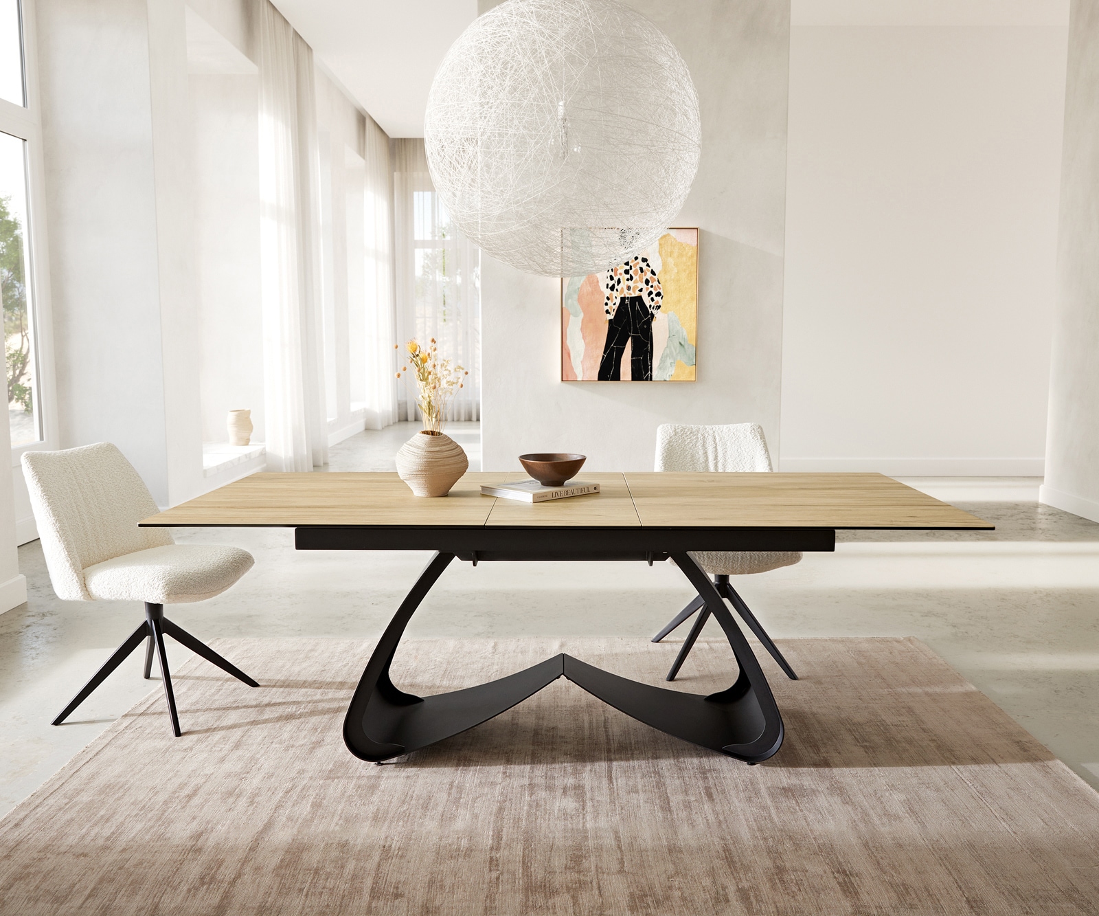 Разтегателна трапезна маса Edge 180-220х100 см Керамика Laminam® Sabbia цвят Дъб W-образна основа Черен