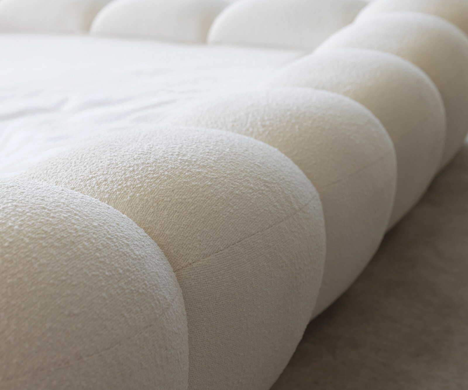 Тапицирана рамка за легло Perlla 180x200 cm bouclé крем-бяло 6