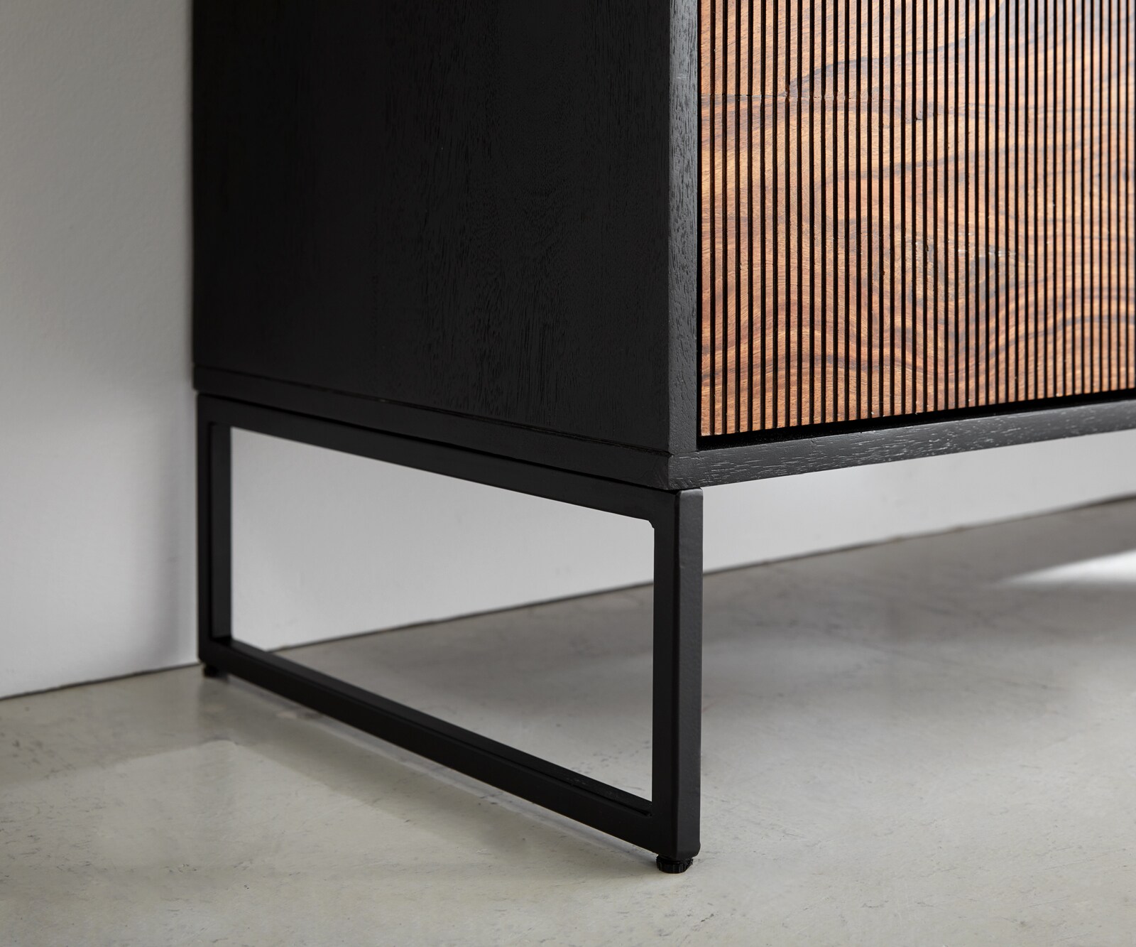 Стъпало за приплъзване тясно 15 см метално черно за мебели за бокс с дълбочина 40 см (комплект от 2) 2