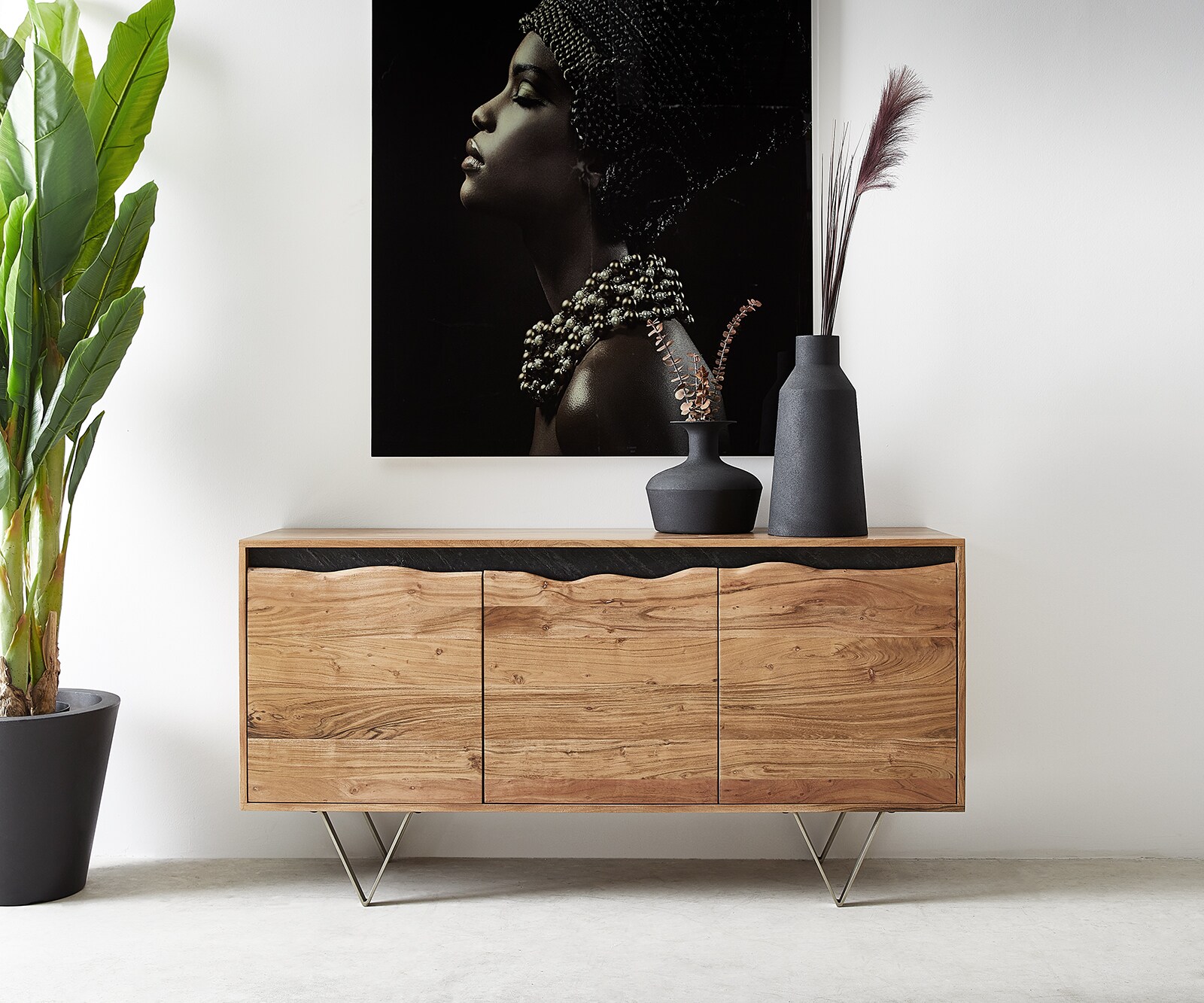 Бюфет 147x45 cm, акация с 3 врати и естествен гръб  1