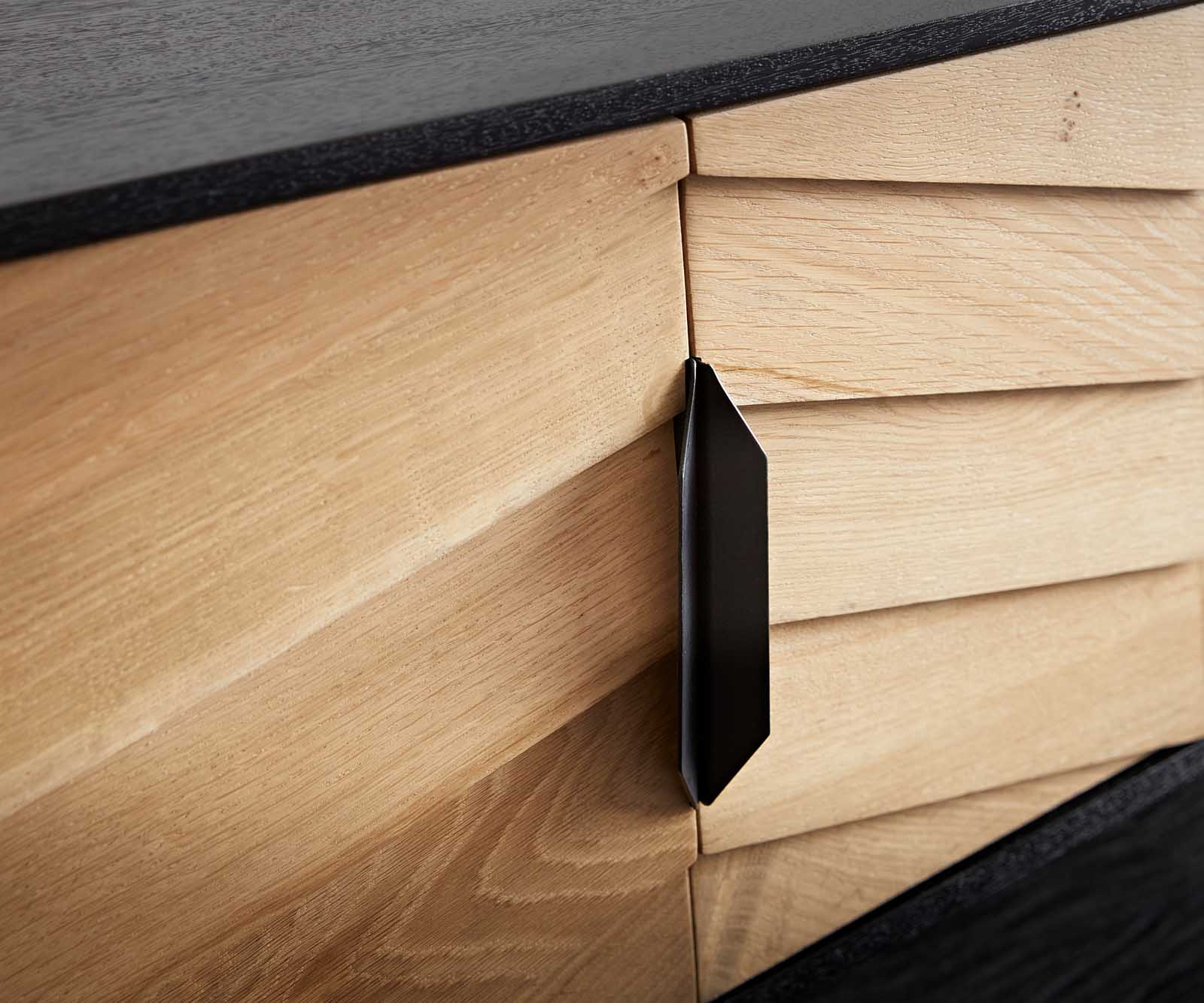 ТВ шкаф Muvi 200 cm естествен дъб манго черен метал 4 врати 5