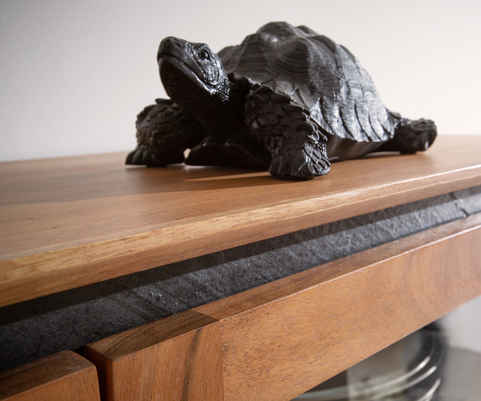 115x150 Акация Натурал 2 Врати 4 Чекмеджета каменен фурнир V-Крак Stonegrace 3  115x150 Акация Натурал 2 Врати 4 Чекмеджета каменен фурнир V-Крак Stonegrace 3