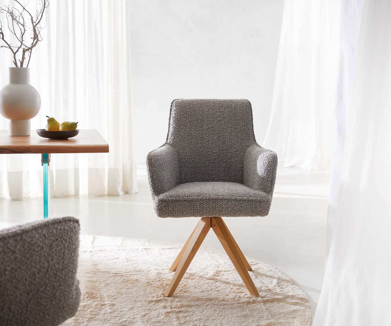 Врътящ се стол с подлакътници Букле СребристСив Дървена рамка  Натурал 180° въртящ се Покет пружина Heira-Flex 1 Врътящ се стол с подлакътници Букле СребристСив Дървена рамка  Натурал 180° въртящ се Покет пружина Heira-Flex 1