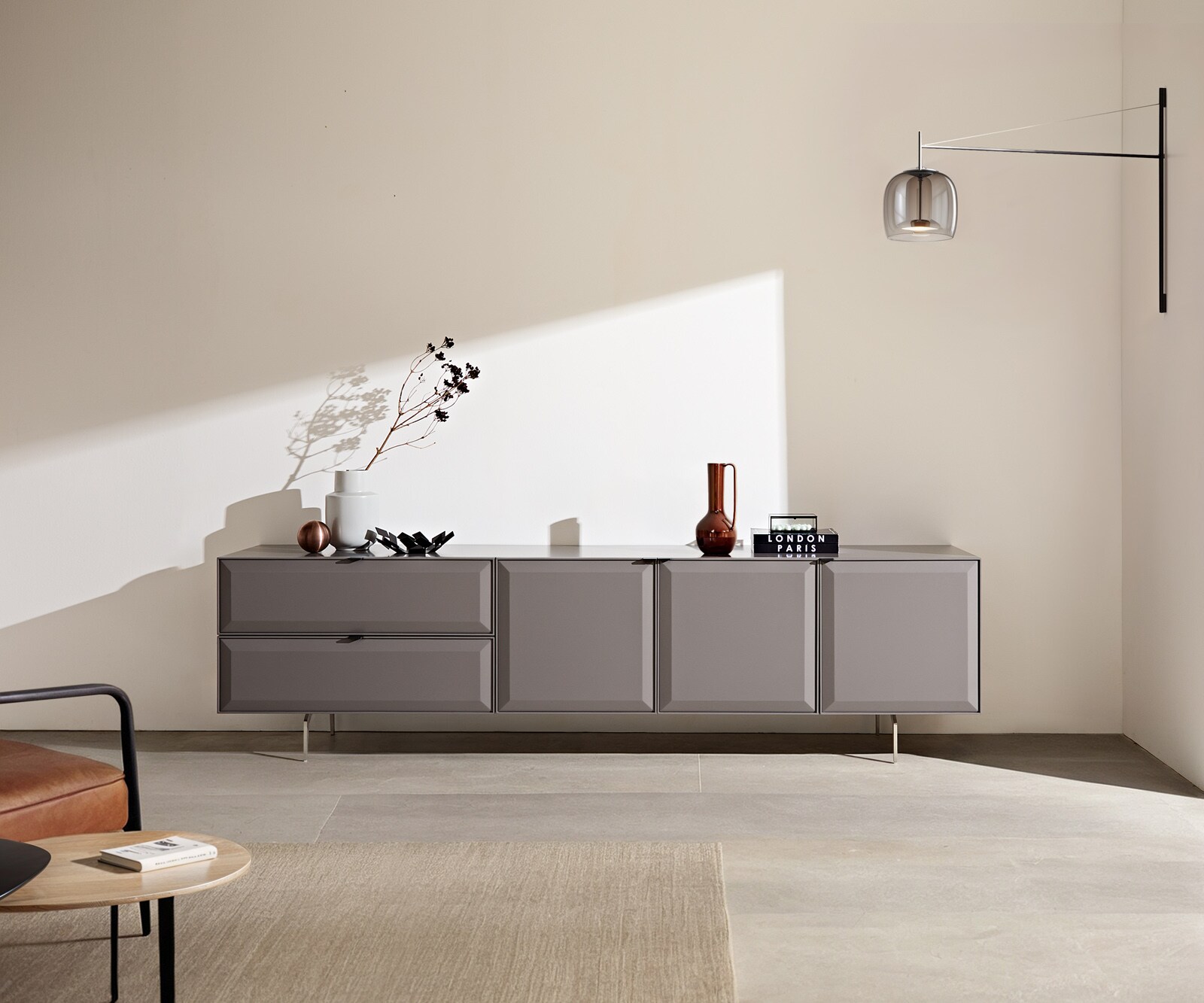 Нисък шкаф Marellia в сиво 1