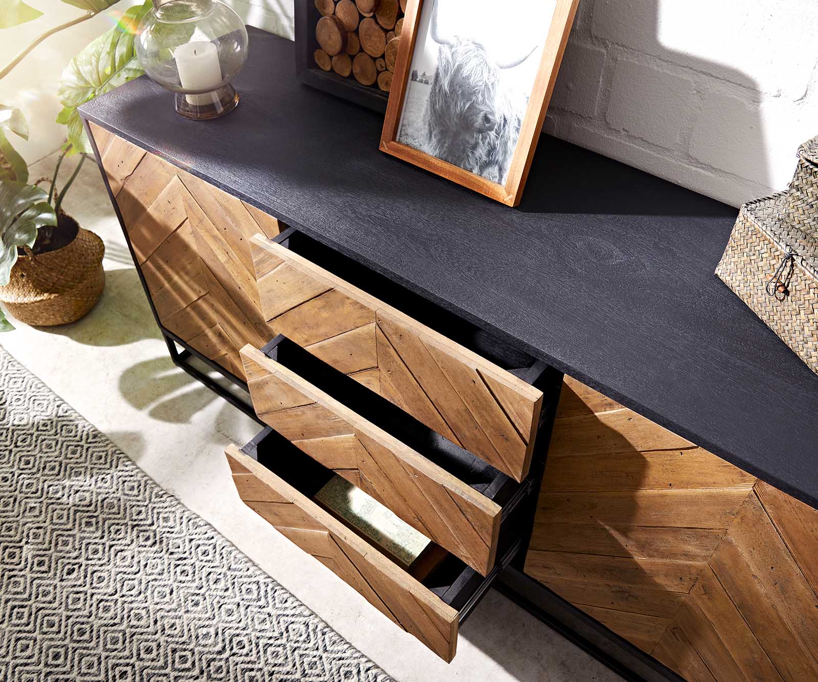 Бюфет 145 cm Манго Тик 2 Врати 3 Чекмеджета Famke 1 Бюфет 145 cm Манго Тик 2 Врати 3 Чекмеджета Famke 1