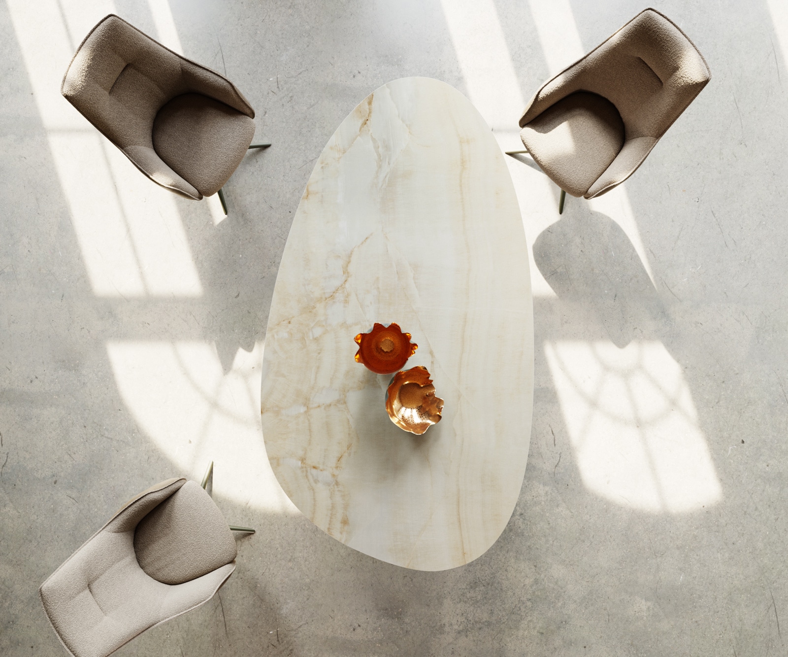 Edge Овална маса за хранене 220x120 керамика Iris FMG Onice Oro Zenthara ъглов метален ефект покритие титан 3 Edge Овална маса за хранене 220x120 керамика Iris FMG Onice Oro Zenthara ъглов метален ефект покритие титан 3