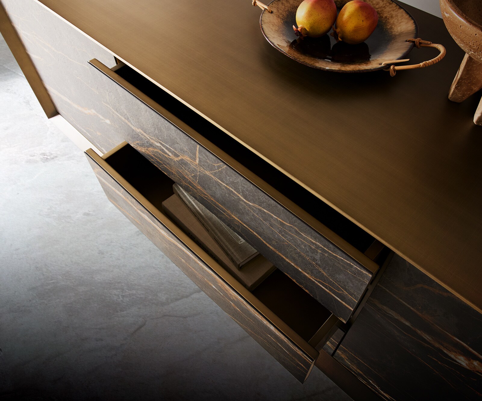 Шкаф Yori 200 cm Metallic Gold 2 врати 3 чекмеджета Ceramic Laminam®Noir Desir Brown 3