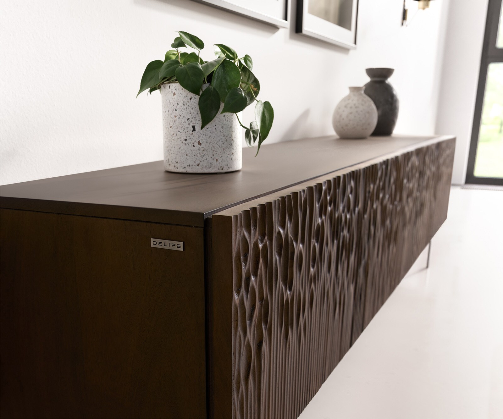 Нисък шкаф Follia, 200 см, манго кафяв, 4 врати L-крак от неръждаема стомана 4