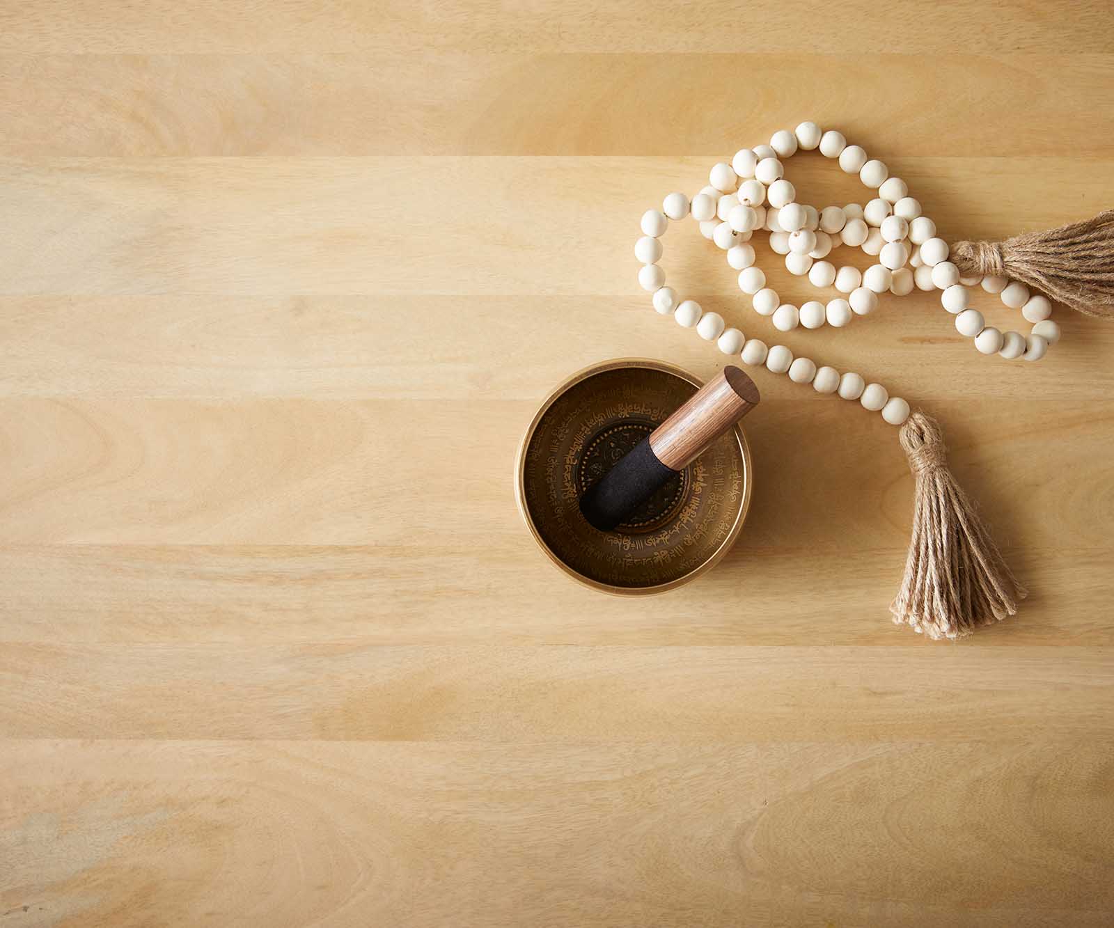 Масичка за кафе Budaya 80x60 cm манго натурална 2 чекмеджета основа кръгла 7