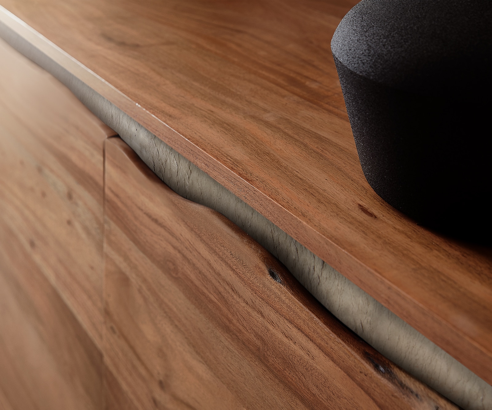 ТВ шкаф 220 cm Акация Кафяв естествен ръб 4 Врати V-Крак Черен Stonegrace 3 ТВ шкаф 220 cm Акация Кафяв естествен ръб 4 Врати V-Крак Черен Stonegrace 3