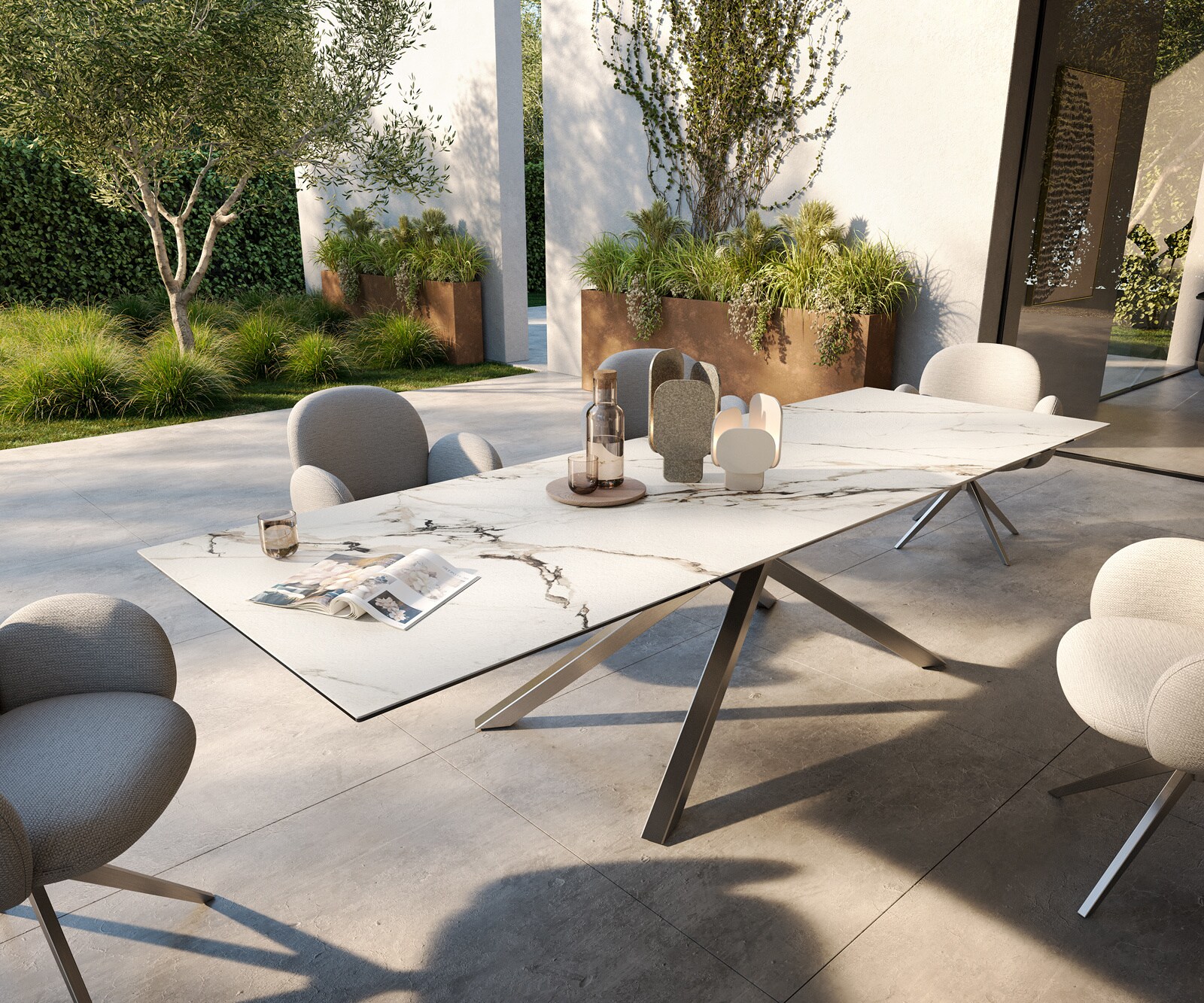 Луксозна външма маса Edge 300x100 см, керамичен правоъгълен плот Calacatta Luxe. Кръстовидна основа Бяло/Златно/Сиво