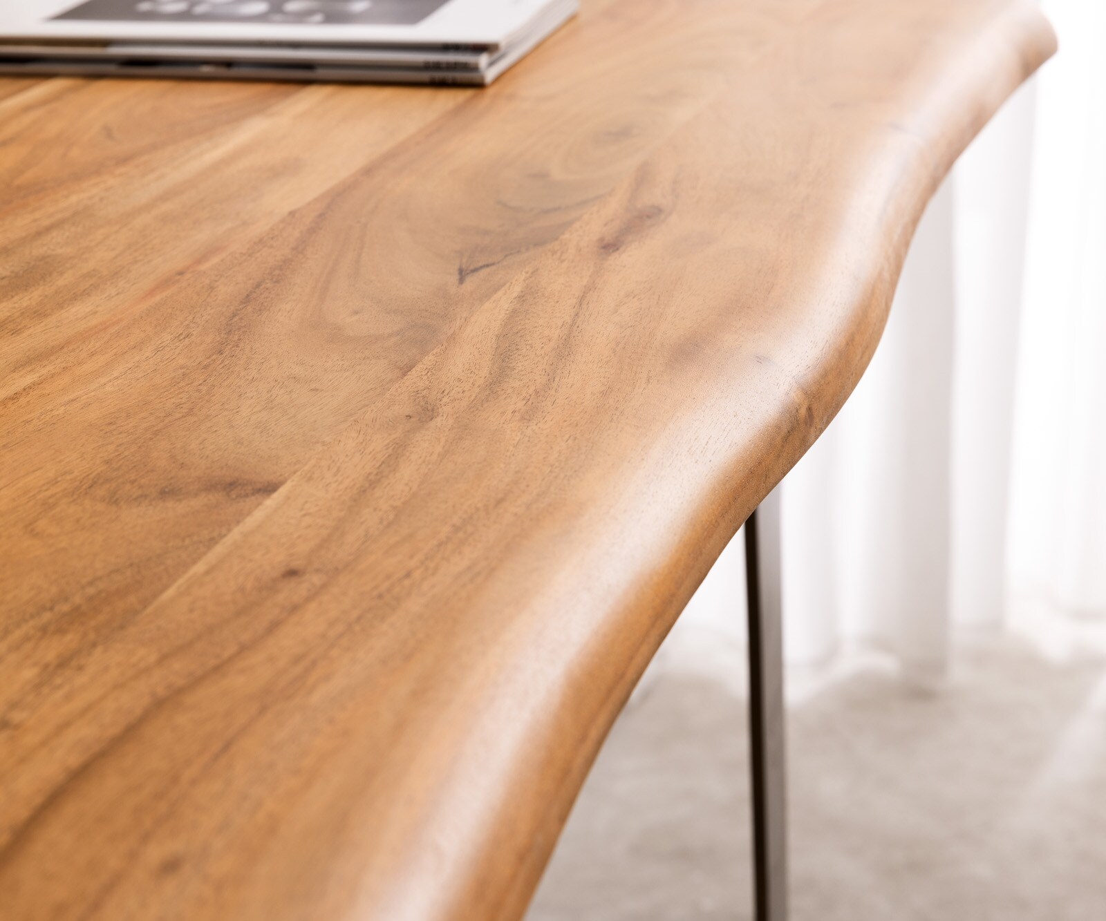 Бюро Live-Edge 170x170 естествена акациева рамка сребърен дървесен ръб 3