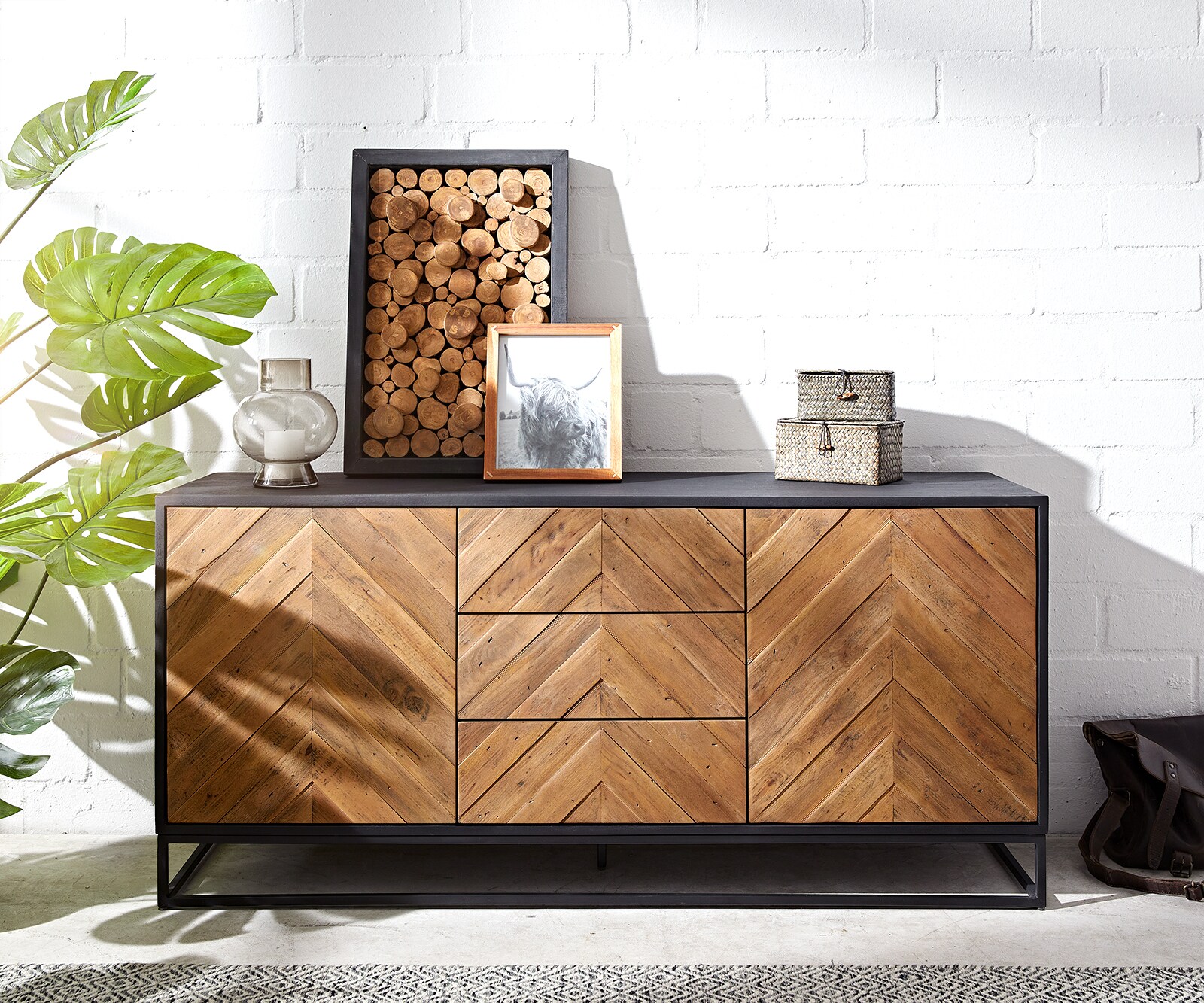 Бюфет 145 cm Манго Тик 2 Врати 3 Чекмеджета Famke 2 Бюфет 145 cm Манго Тик 2 Врати 3 Чекмеджета Famke 2