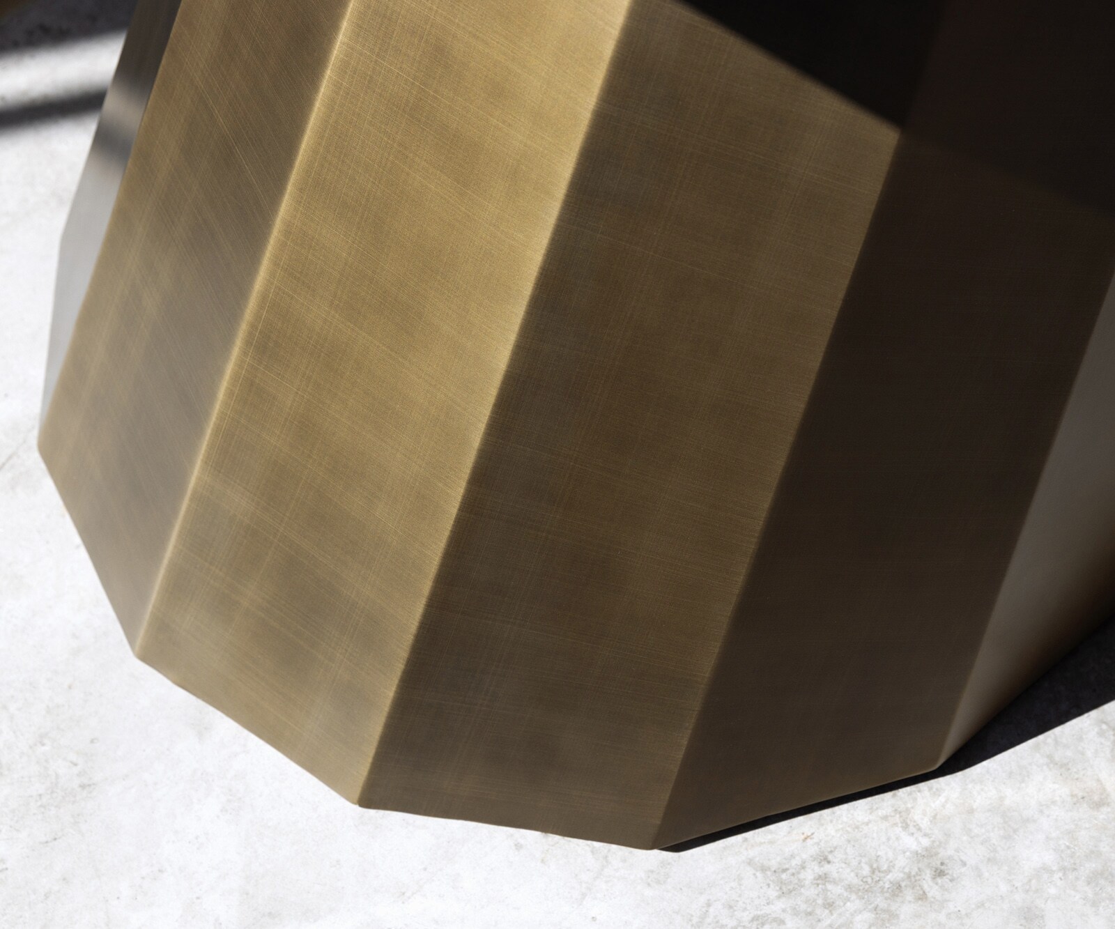 Трапезна маса Edge 300x100 керамика Calacatta Luxe бяло-златисто-сиво Parabel металик злато 6