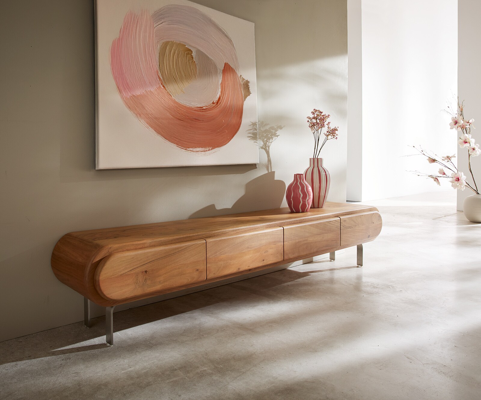 Нисък шкаф Sohara 175 см естествена акация 4 вратички L-фут сребро