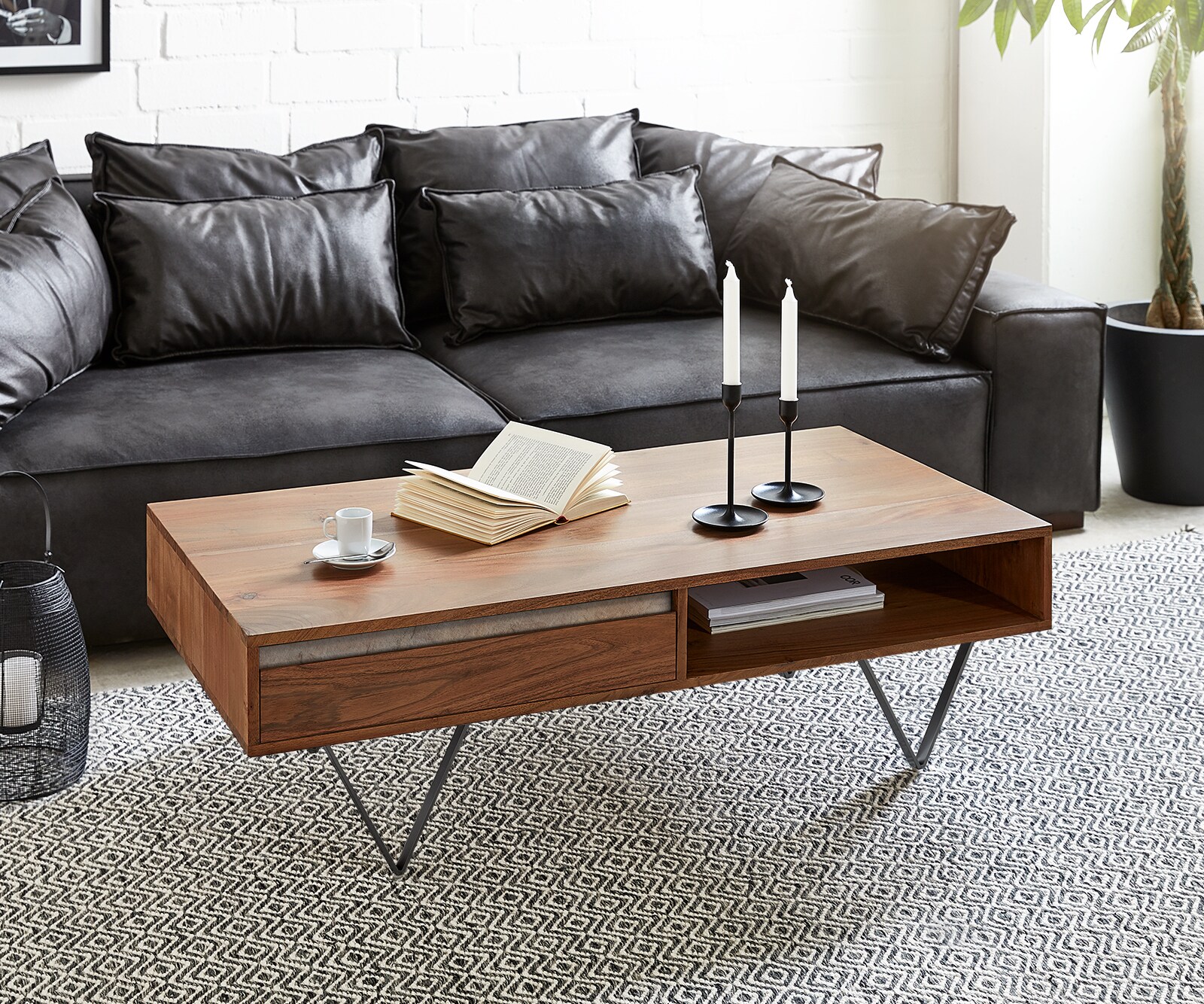 Холна маса Stonegrace 115x60 см, Масив акация в кафяво, 1 чекмедже, 1 отделение, V-образни черни крачета