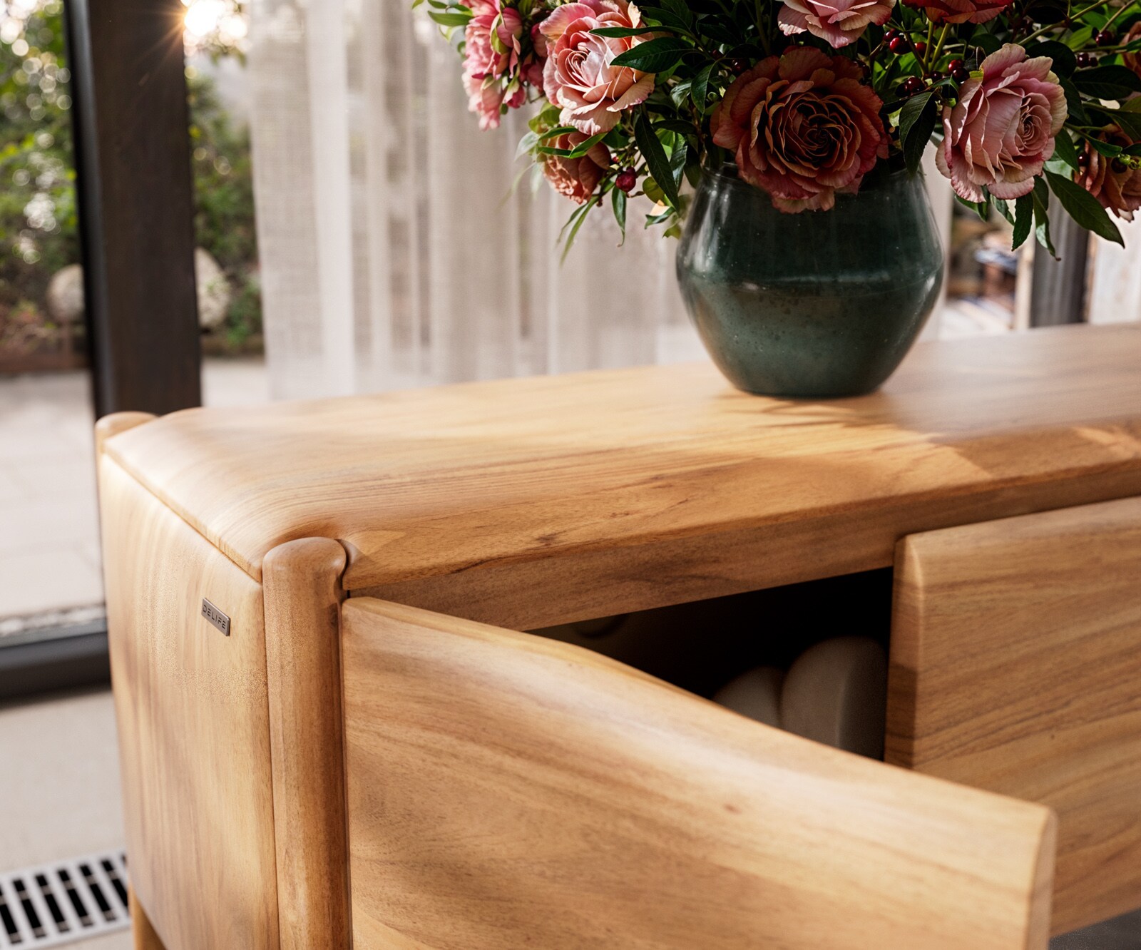 Нисък шкаф Simcha 220 cm естествена акация 4 врати 2 чекмеджета 5