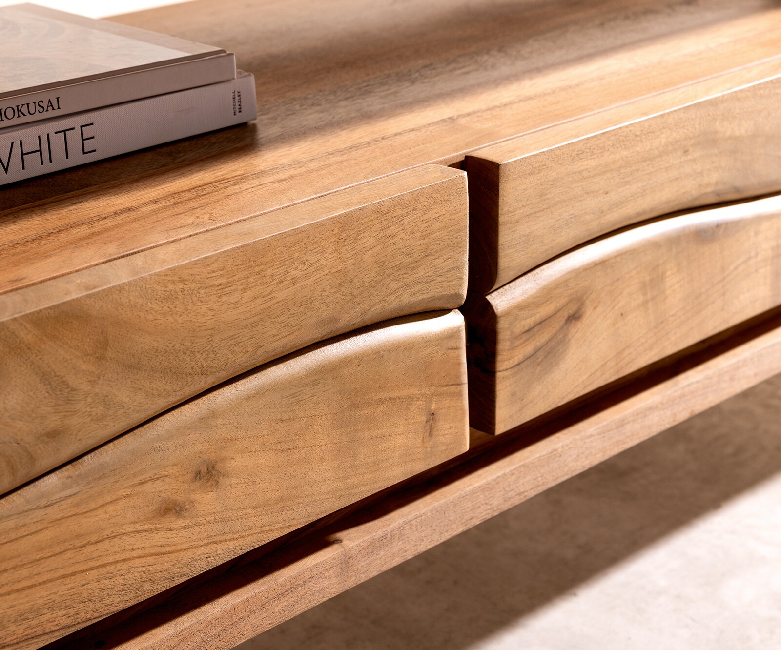 ТВ шкаф Live-Edge 146 см естествена акация 3 чекмеджета 1 отделение плаващо 4