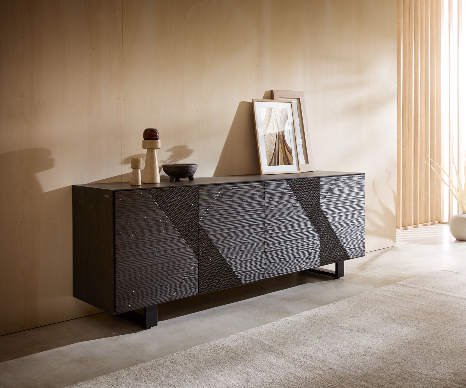 Шкаф Tereos 200 cm тъмнокафяв ясен 3D ефект 4 вратички метален бегач черен