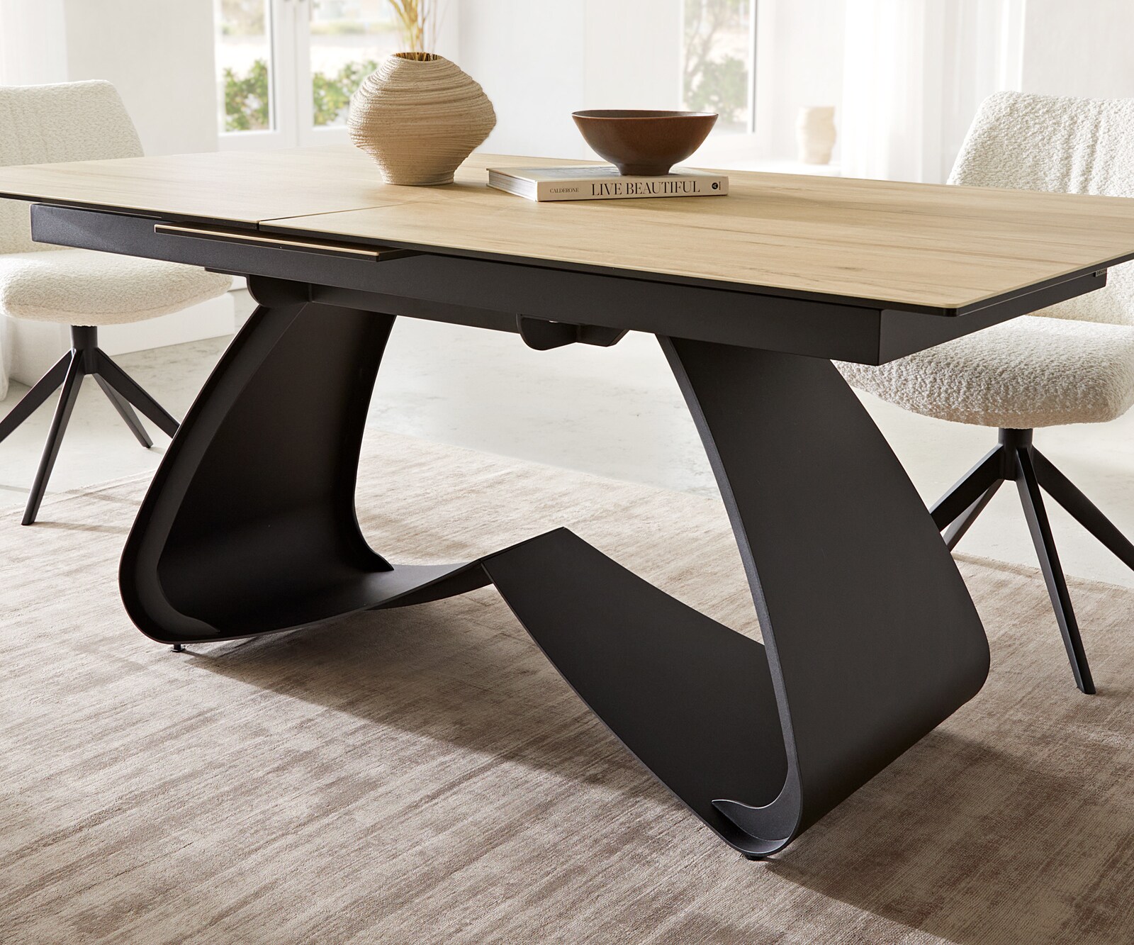 Разтегателна трапезна маса Edge 180-220х100 см Керамика Laminam® Sabbia цвят Дъб W-образна основа Черен 6